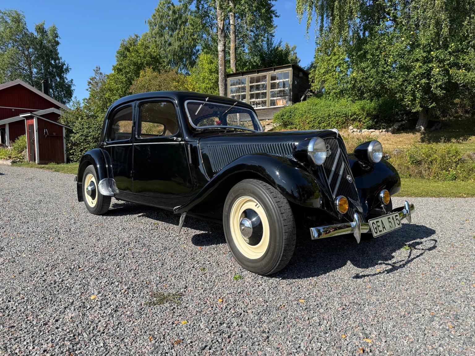 Exterior image of 1951 Citroën CV 11  Sedan  (3)