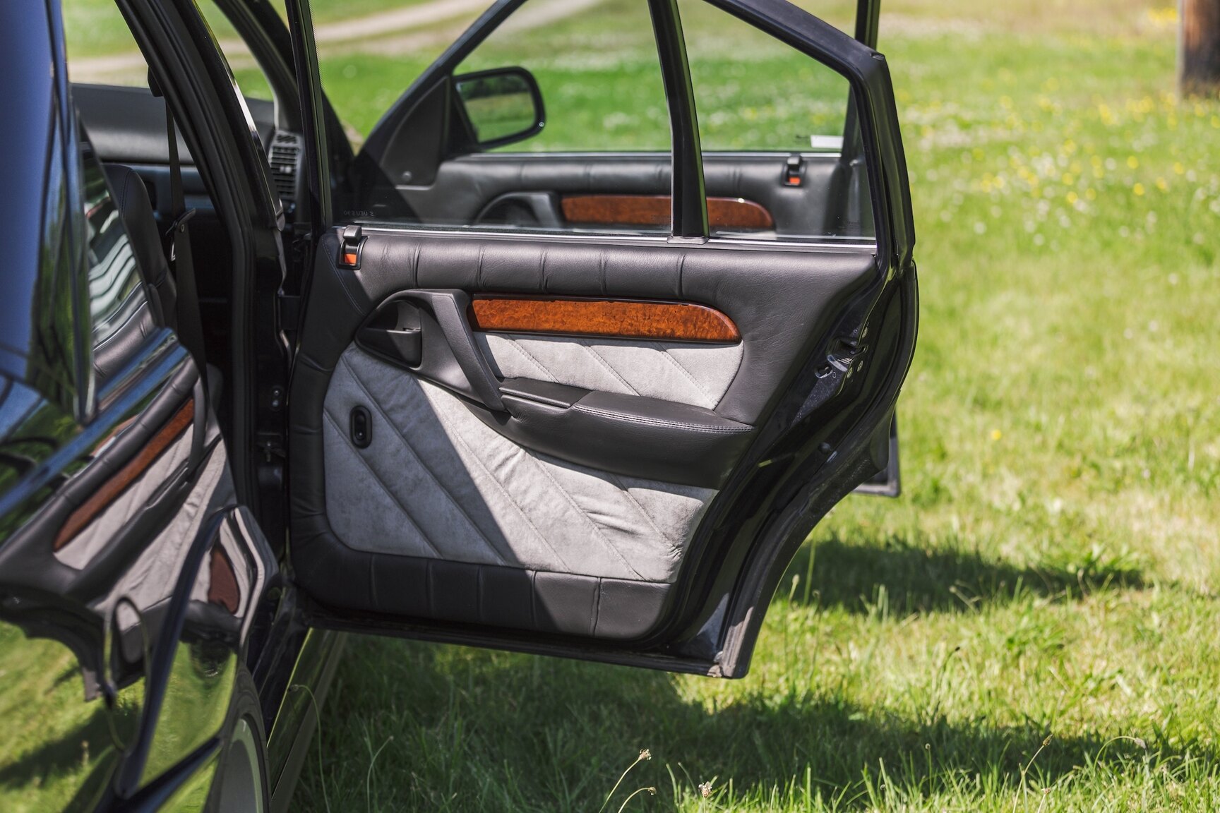 Interior image of 1991 Lotus Omega