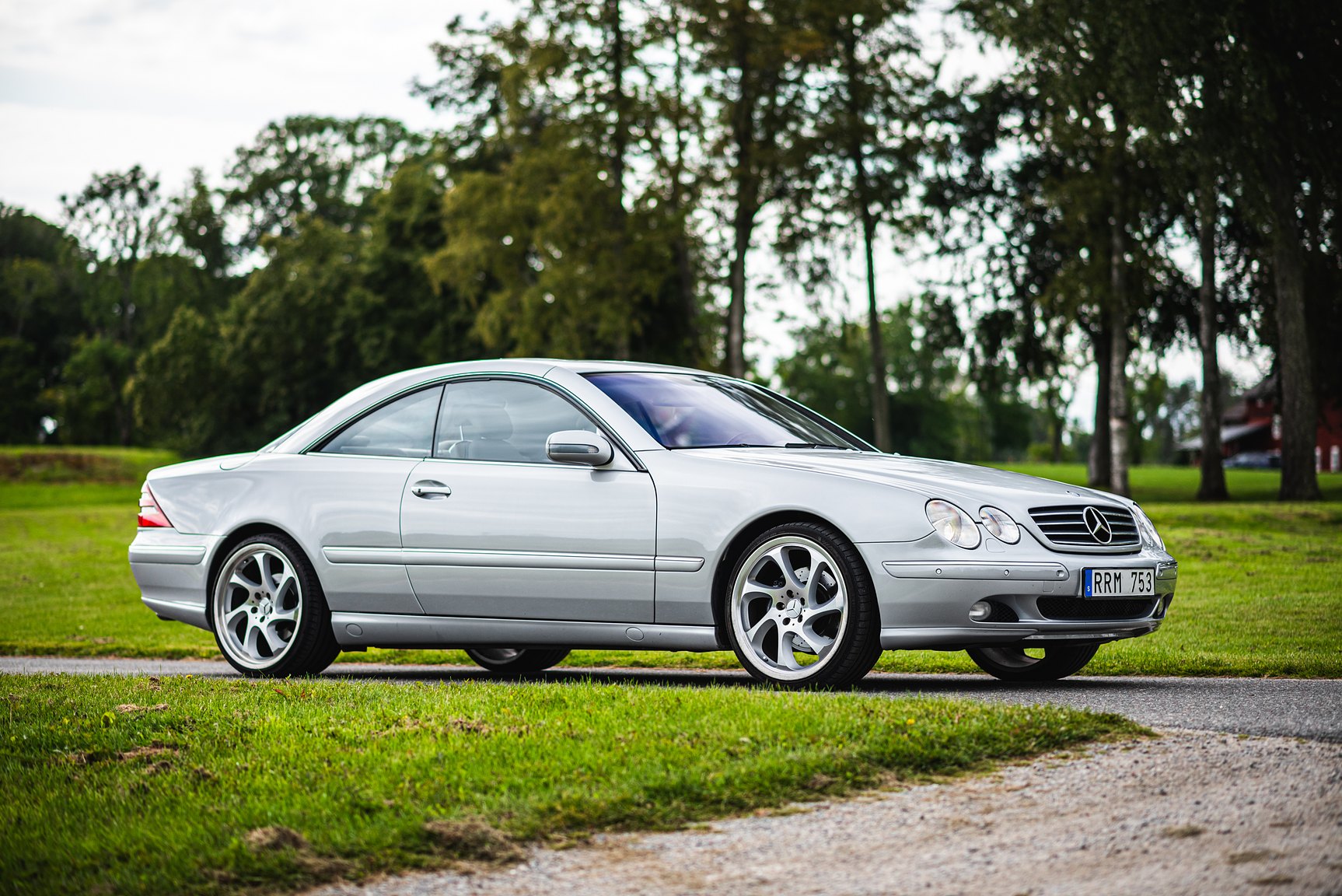 Exterior image of 2000 Mercedes-Benz CL 500
