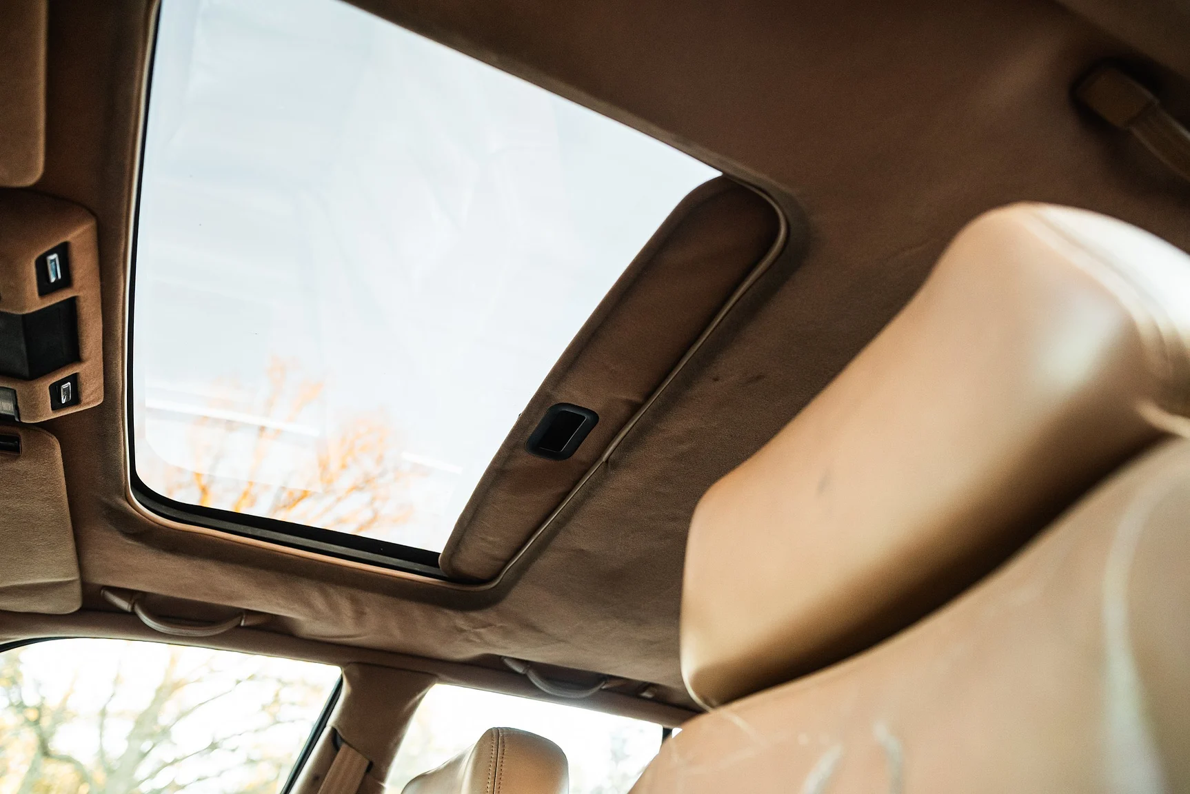 Interior image of 1989 Cadillac Seville (62)