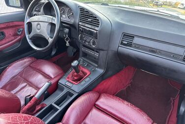 Interior image of 1993 BMW 325 I CABRIO 