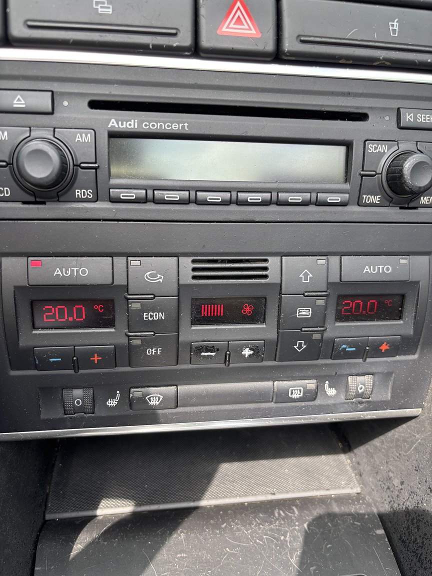 Interior image of 2003 Audi A4 Cabriolet 2.4 V6 Multitronic