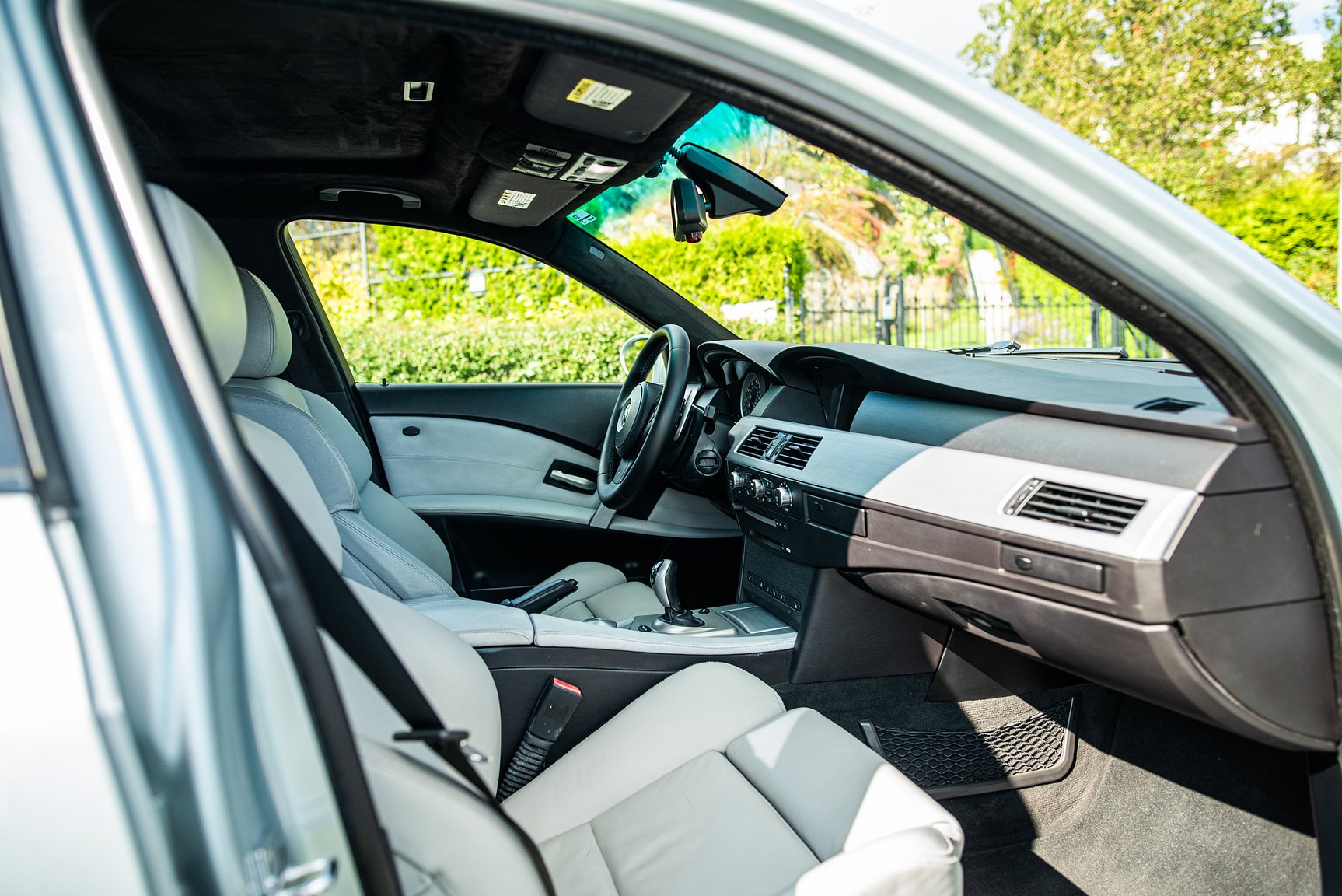Interior image of 2006 BMW E60 M5