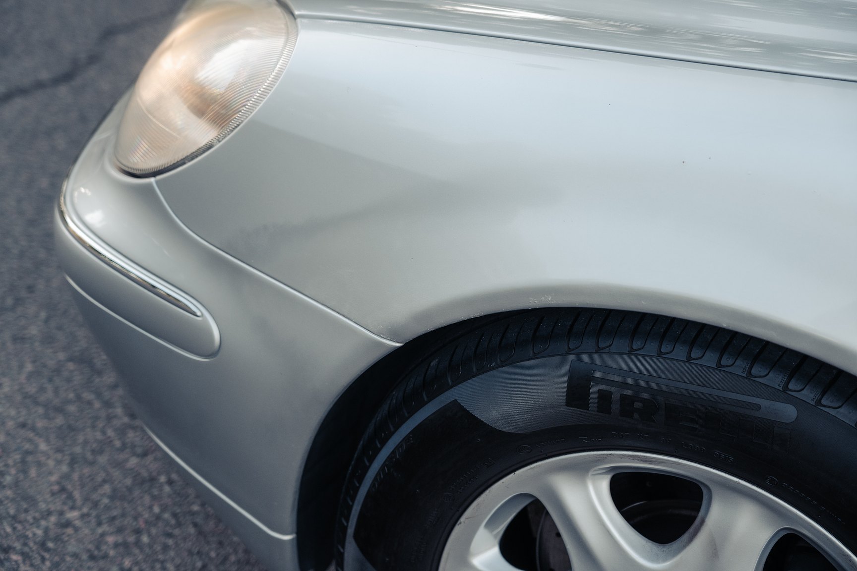 Exterior image of 1999 Mercedes-Benz S 320