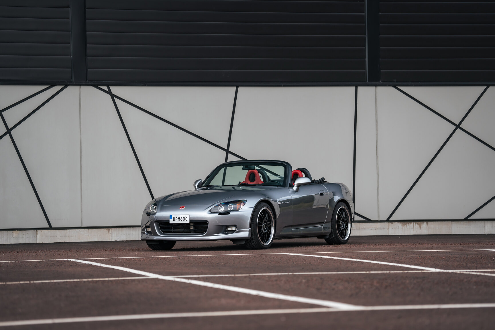 Exterior image of 2000 Honda S2000 AP1
