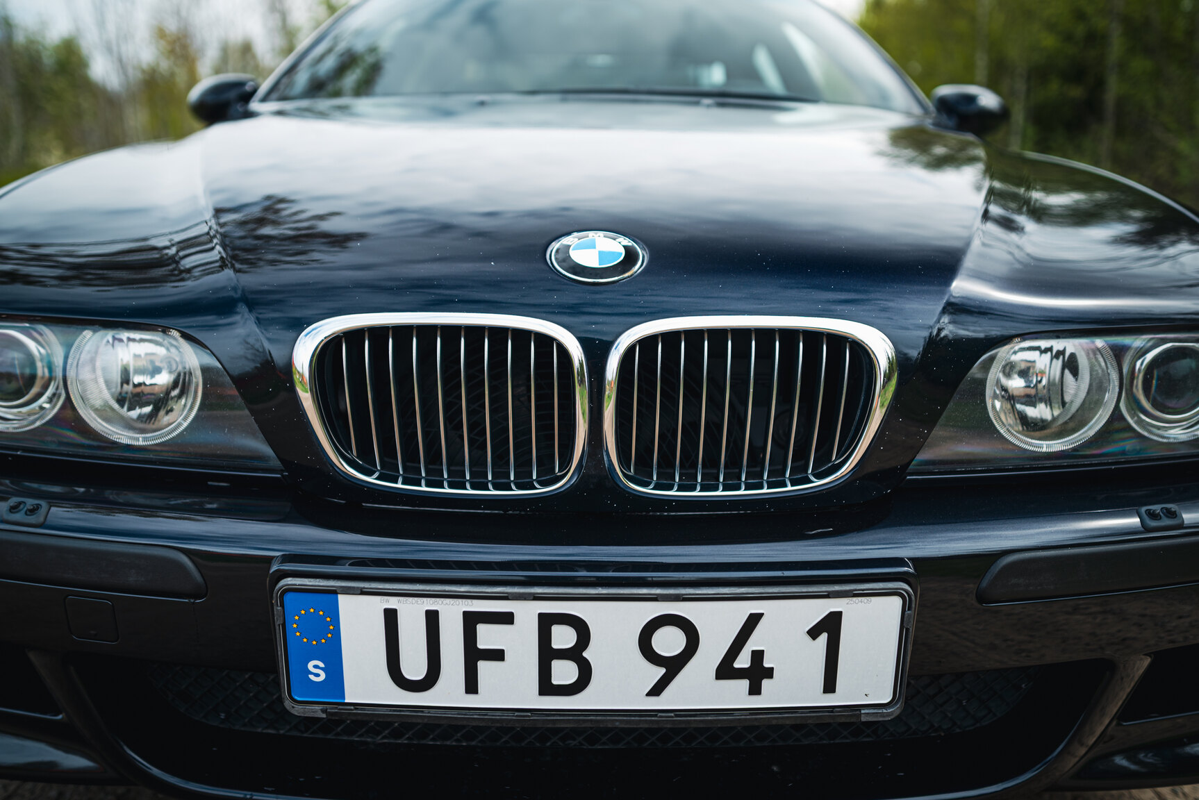 Exterior image of 2000 BMW M5 E39