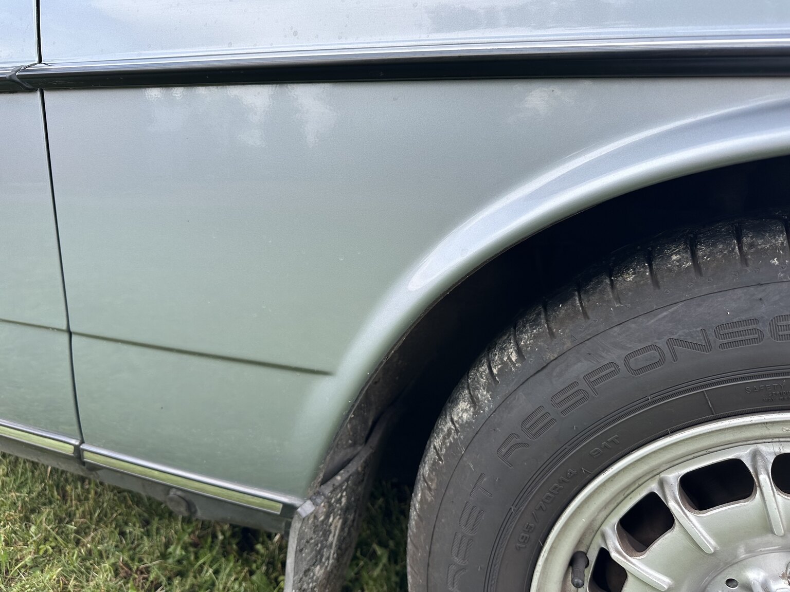 Exteriörbild på 1984 Mercedes-Benz 230 CE