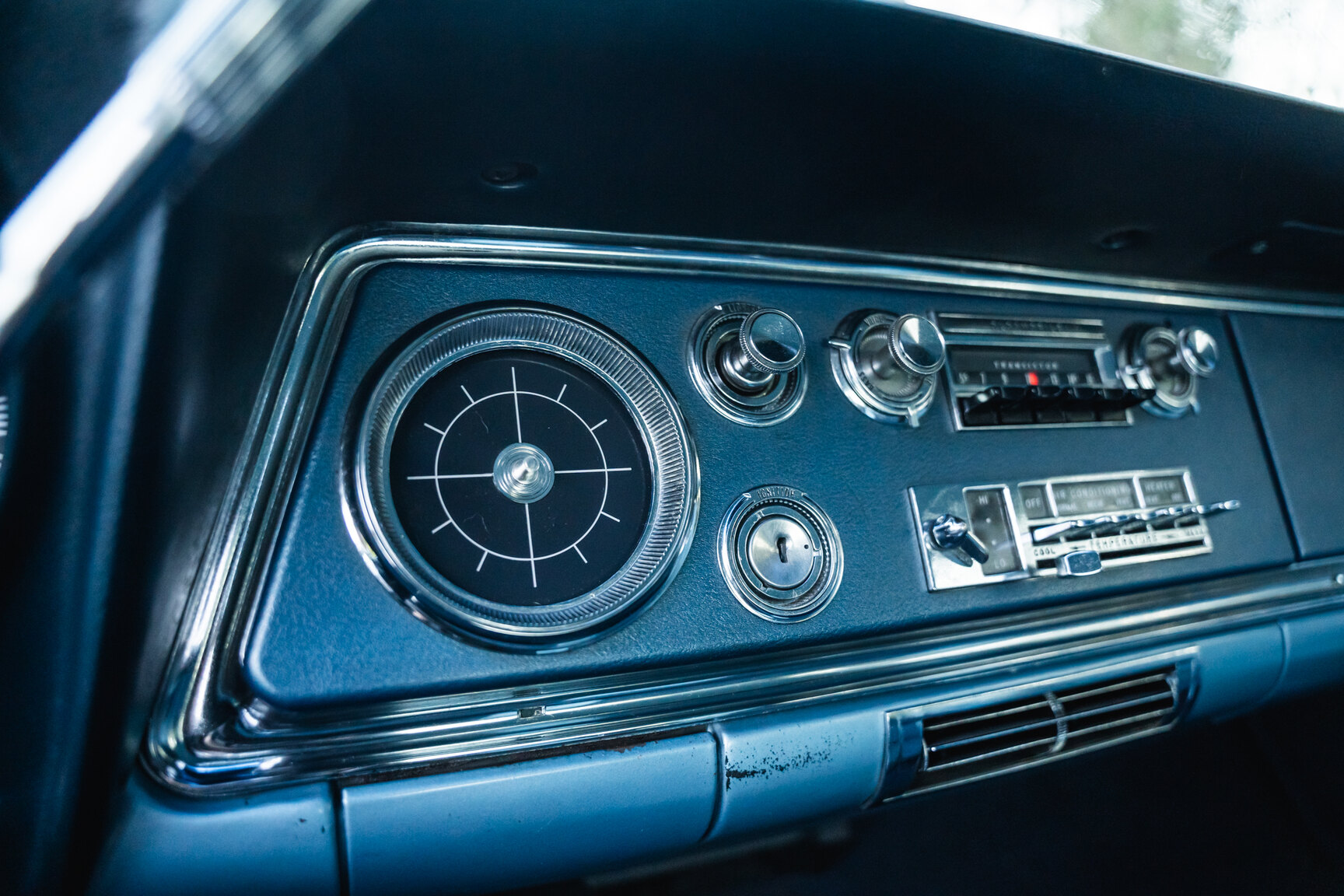 Interior image of 1966 Oldsmobile Dynamic 88 Celebrity (29)