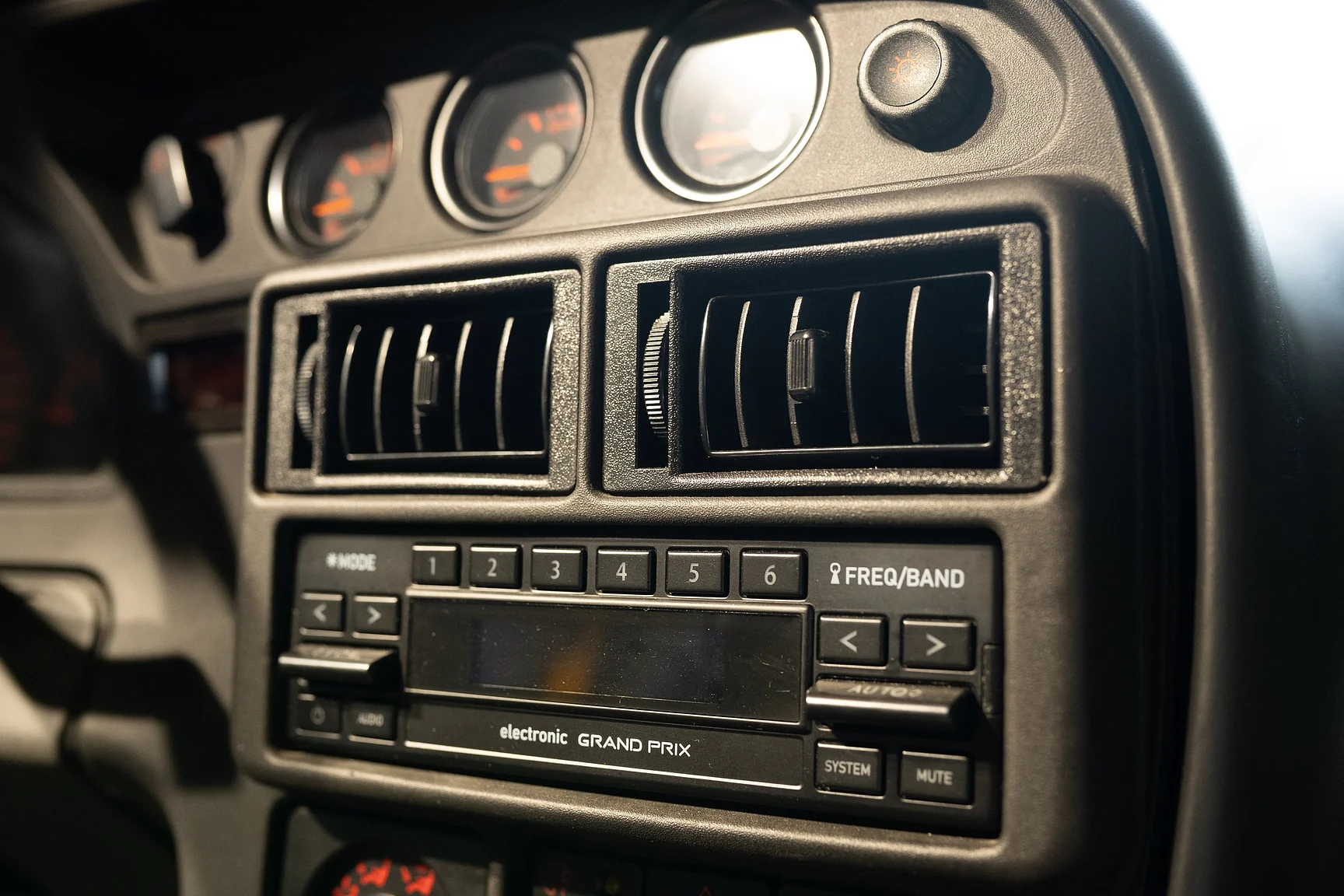 Innenraumfoto von 1995 Lotus Elan Roadster (28)