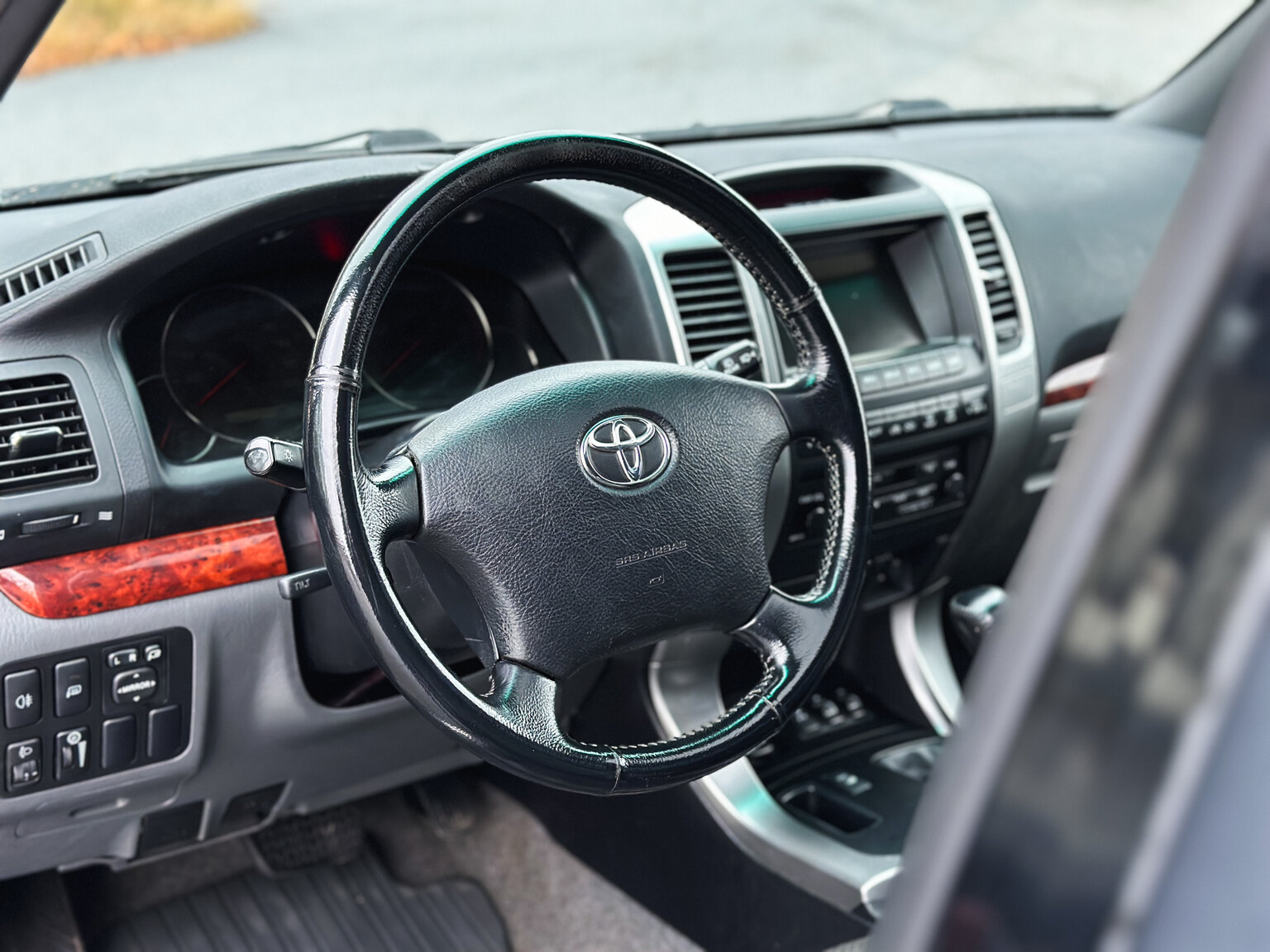 Innenraumfoto von 2004 Toyota Land Cruiser