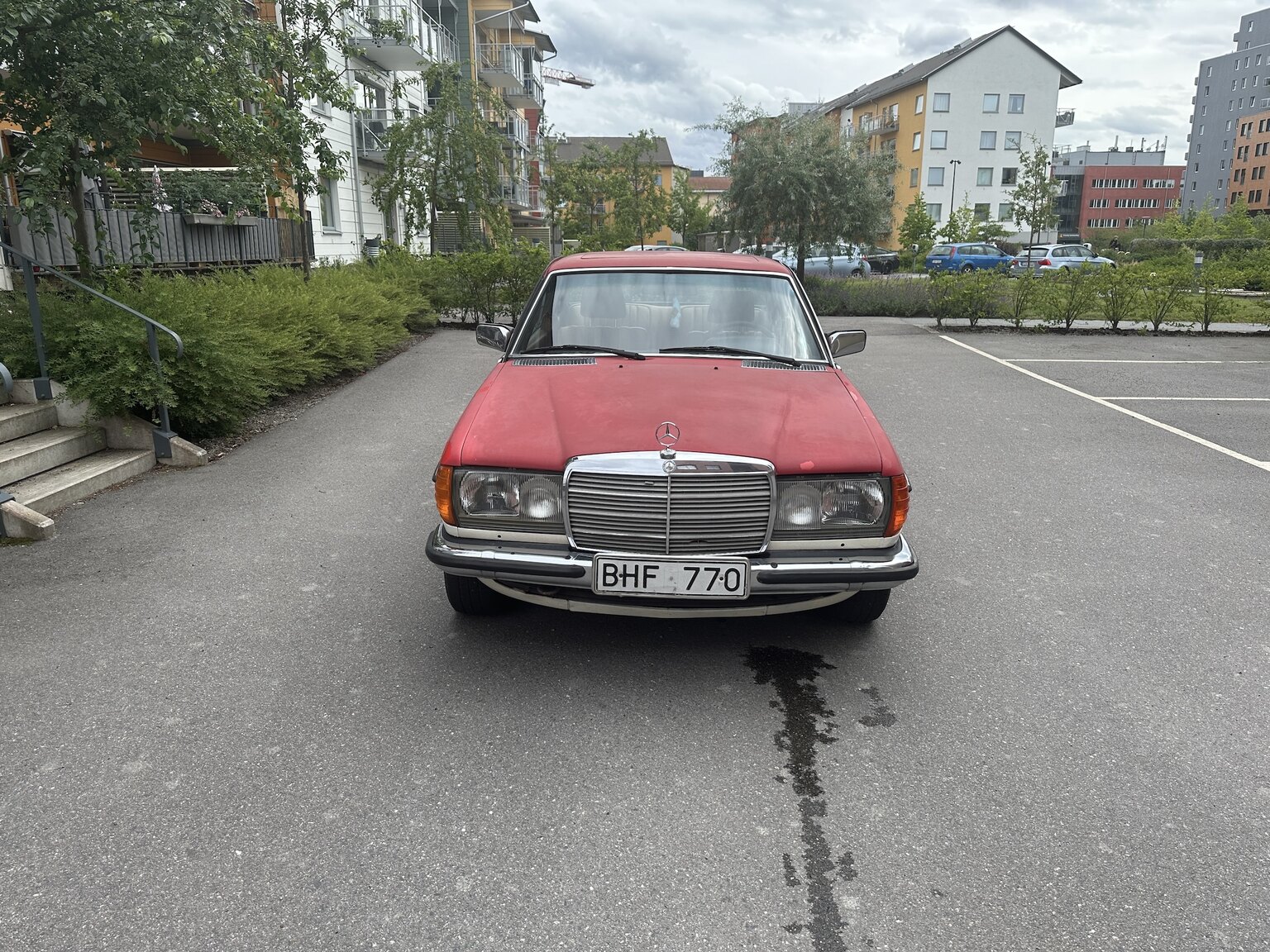 Exteriörbild på 1977 Mercedes-Benz 280 CE