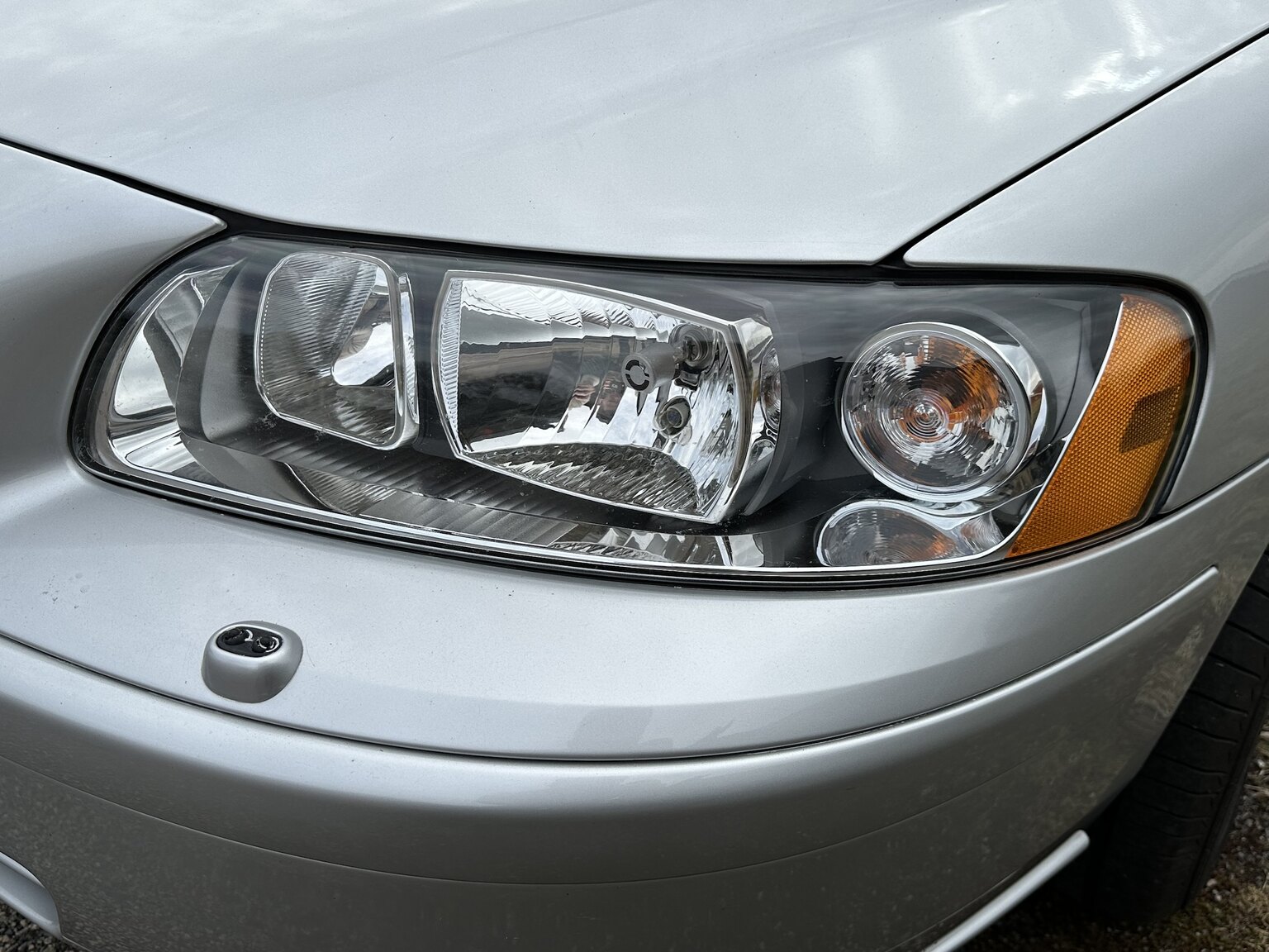 Exterior image of 2008 Volvo V70 Classic