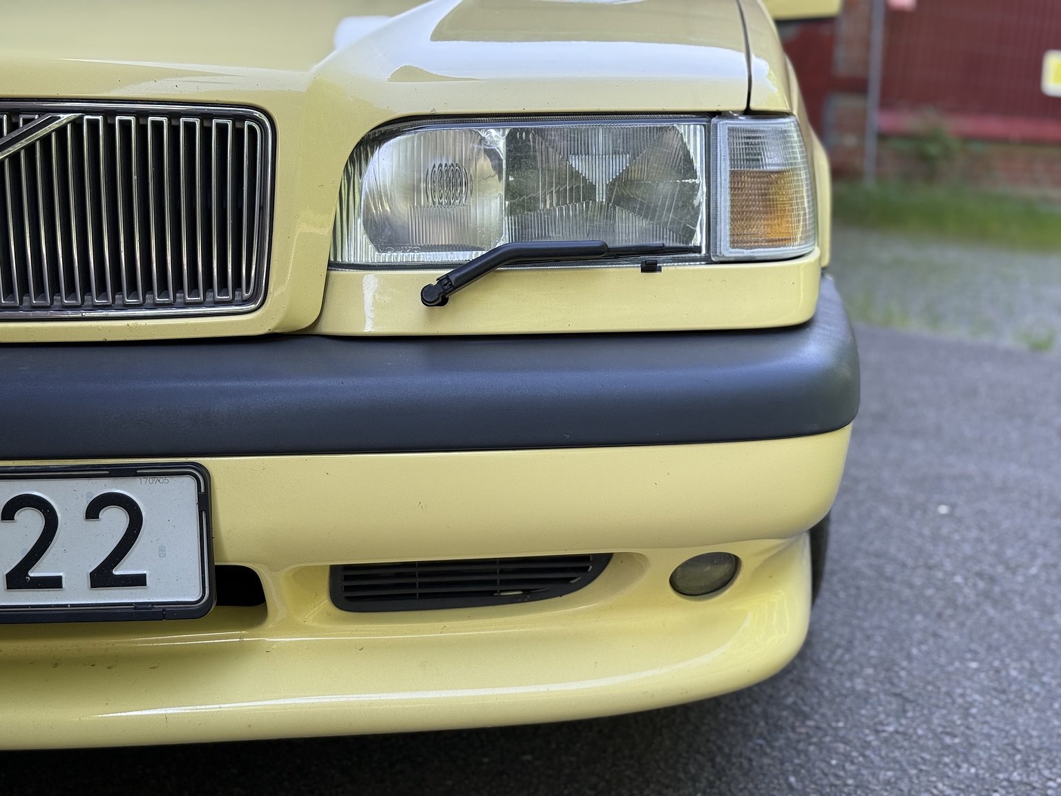 Exterior image of 1995 Volvo 850 T-5R