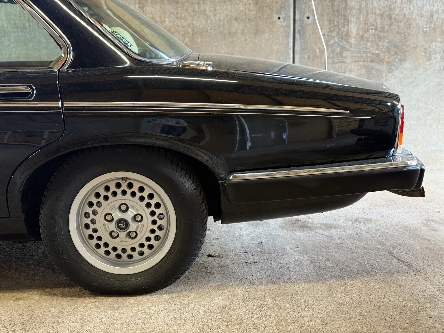 Exterior image of 1990 Jaguar Daimler Double six