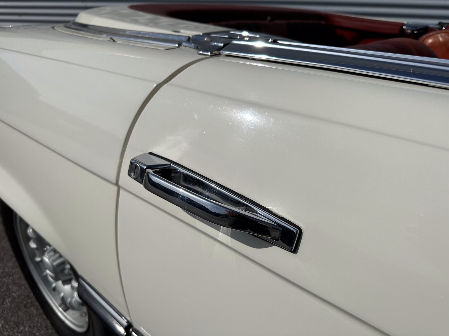 Exterior image of 1972 Mercedes-Benz 350 SL