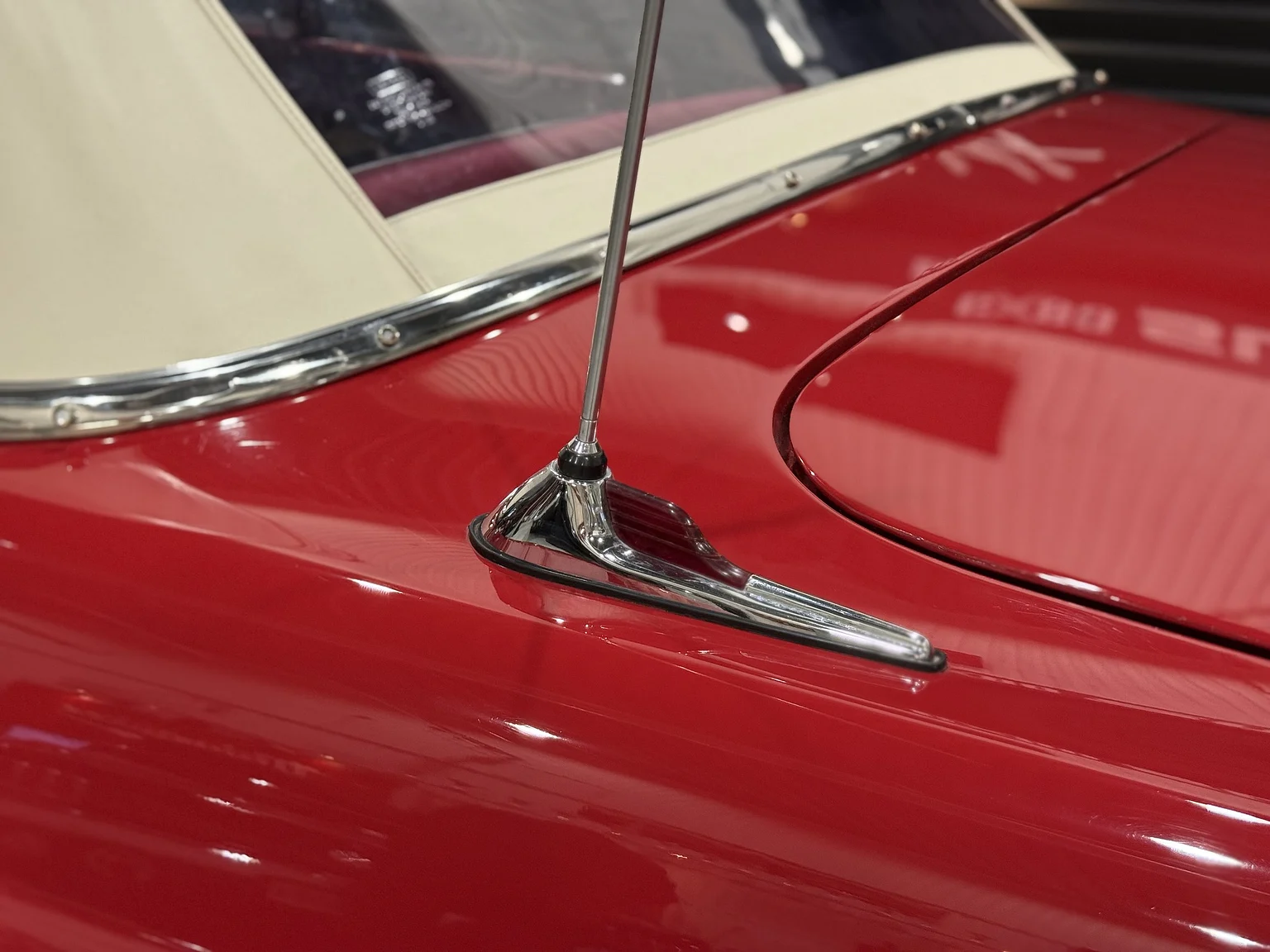 Aussenfoto 1956 Ford Fairlane Sunliner V8 5.1 (40)