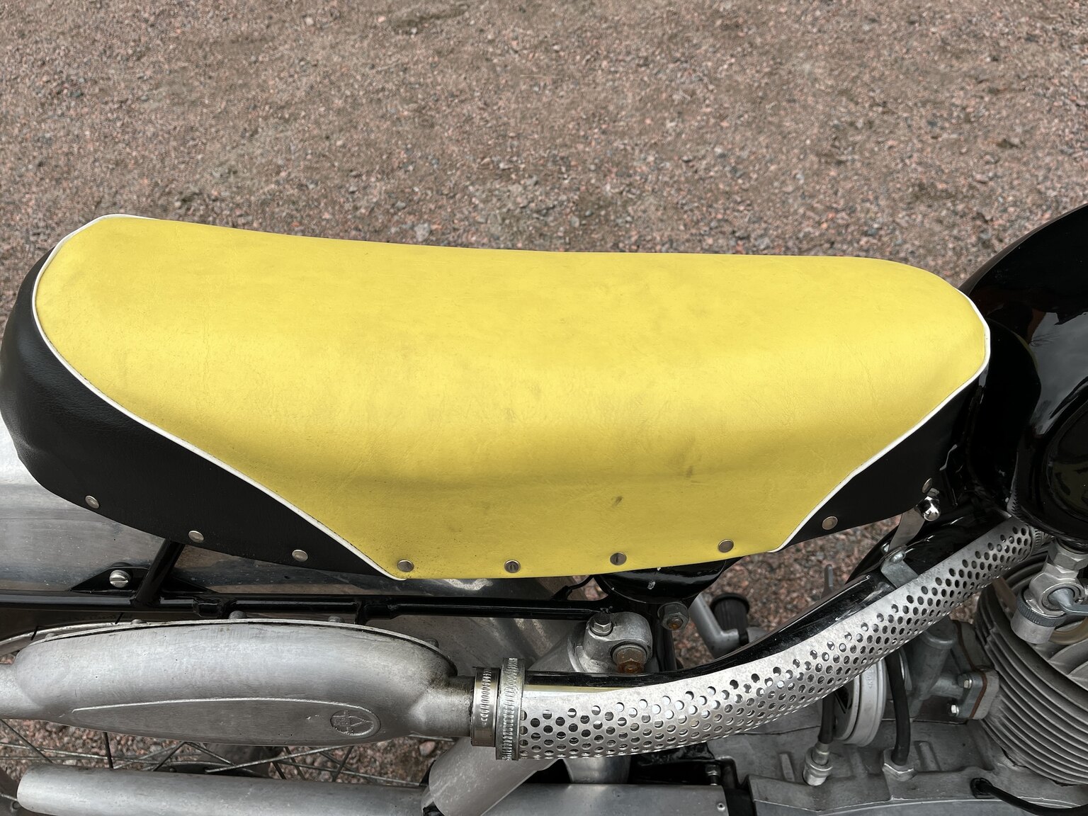 Exteriörbild på 1958 Husqvarna 283 "Guldpilen"