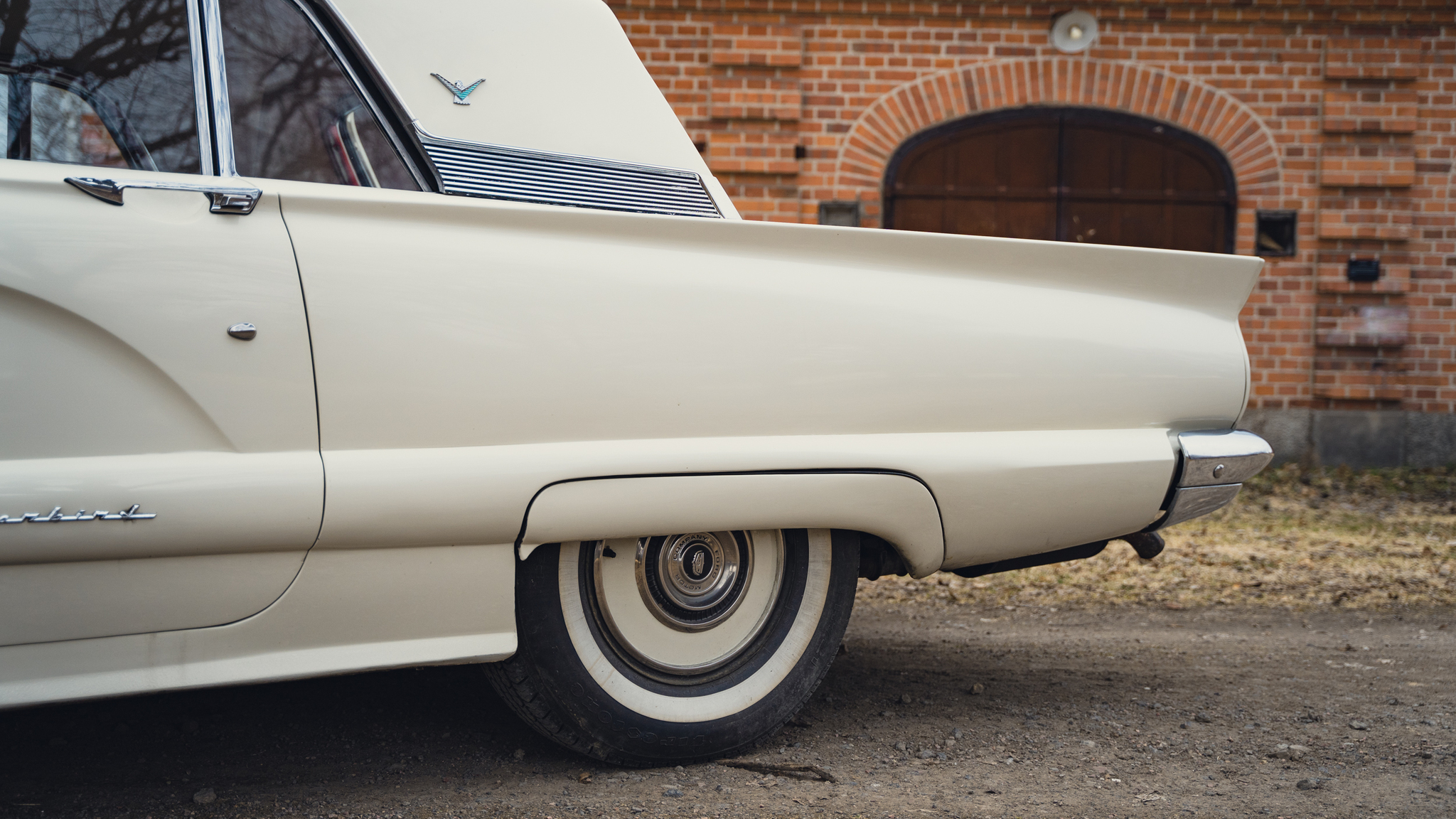 Exteriörbild på 1959 Ford Thunderbird hardtop