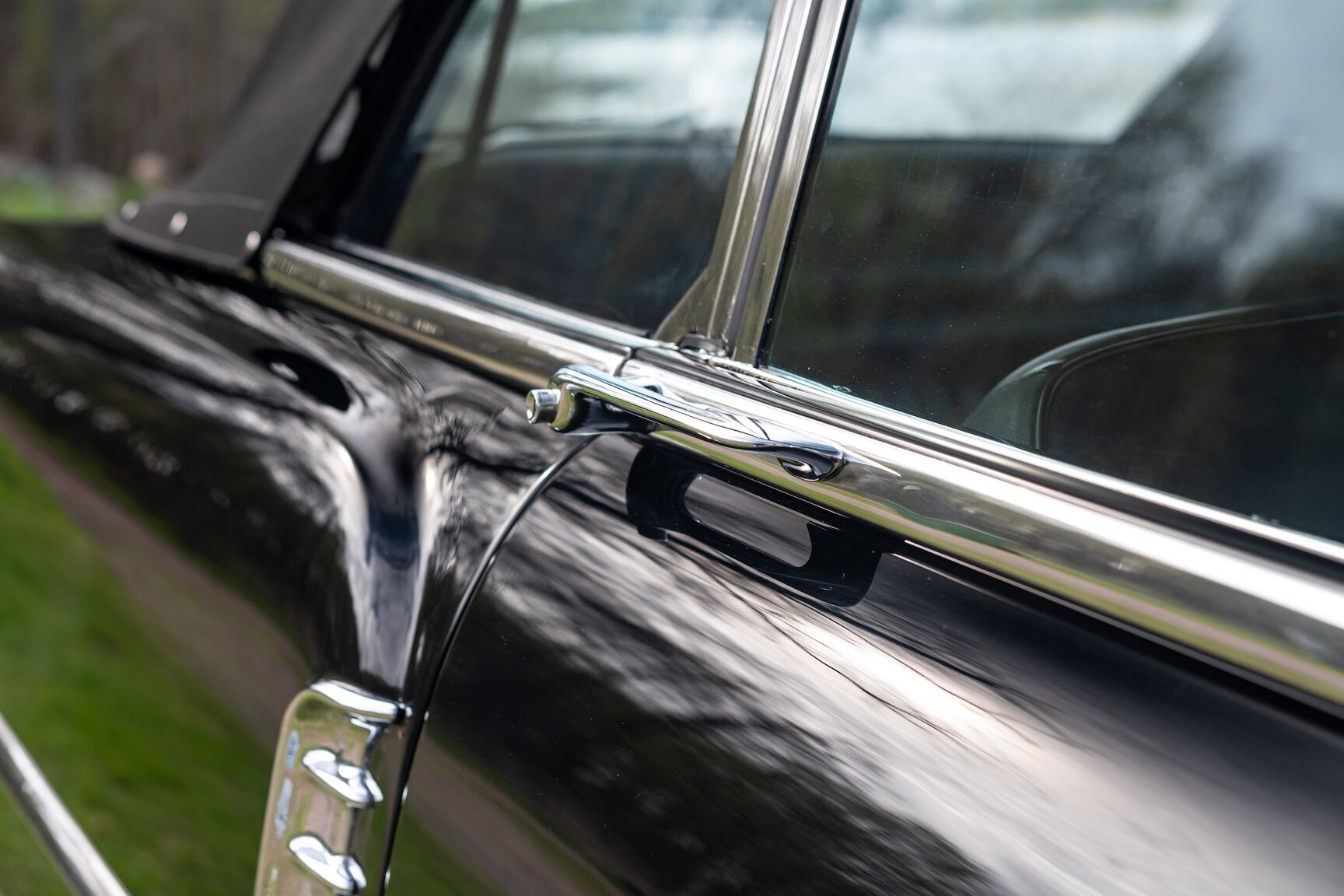 Exterior image of 1955 Packard Caribbean Cabriolet  (38)