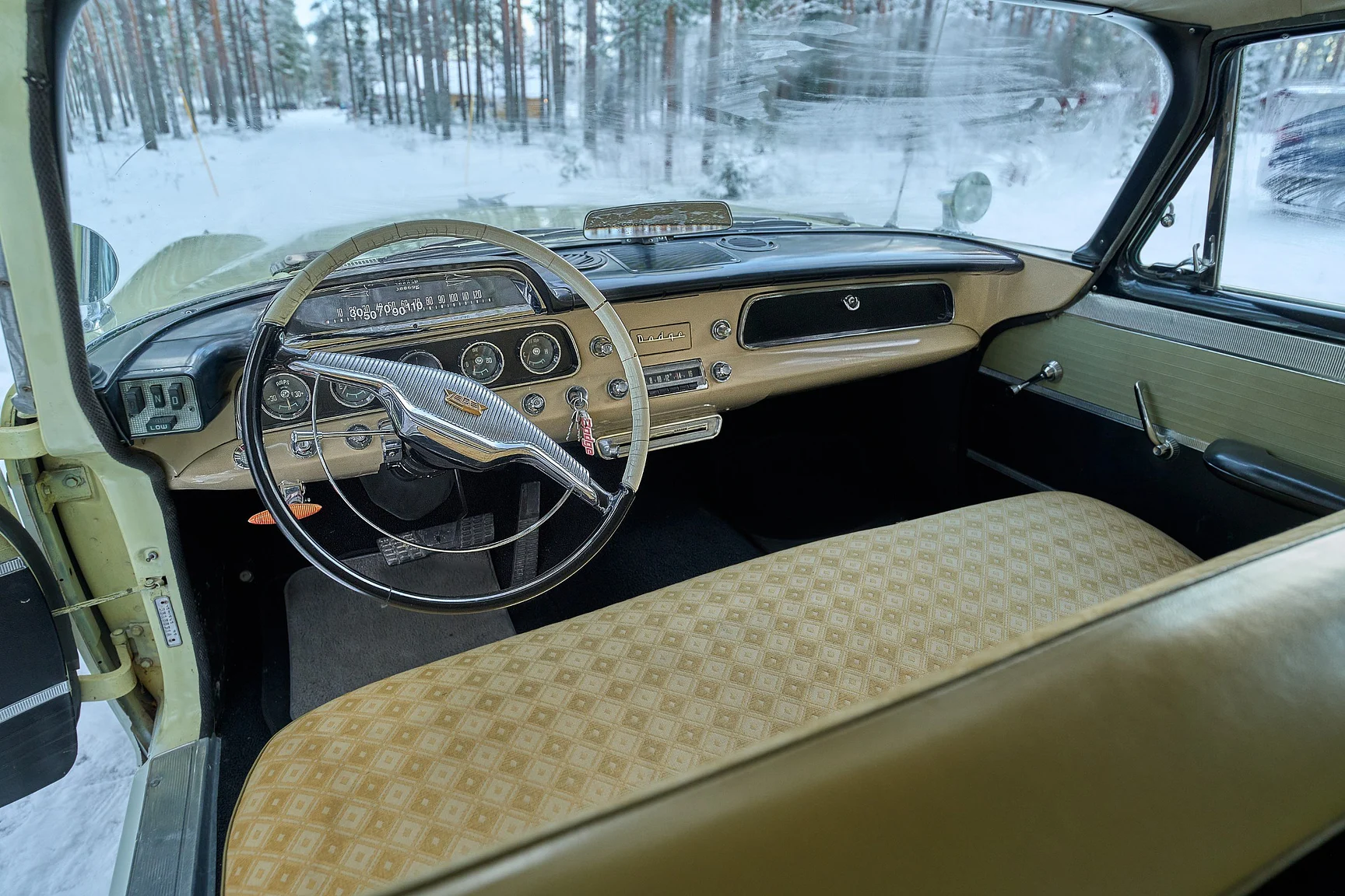 Interiörbild 1957 Dodge Royal (1)