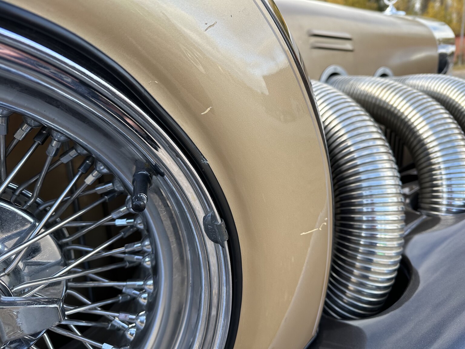 Aussenfoto 1975 Excalibur Phaeton series III  (30)