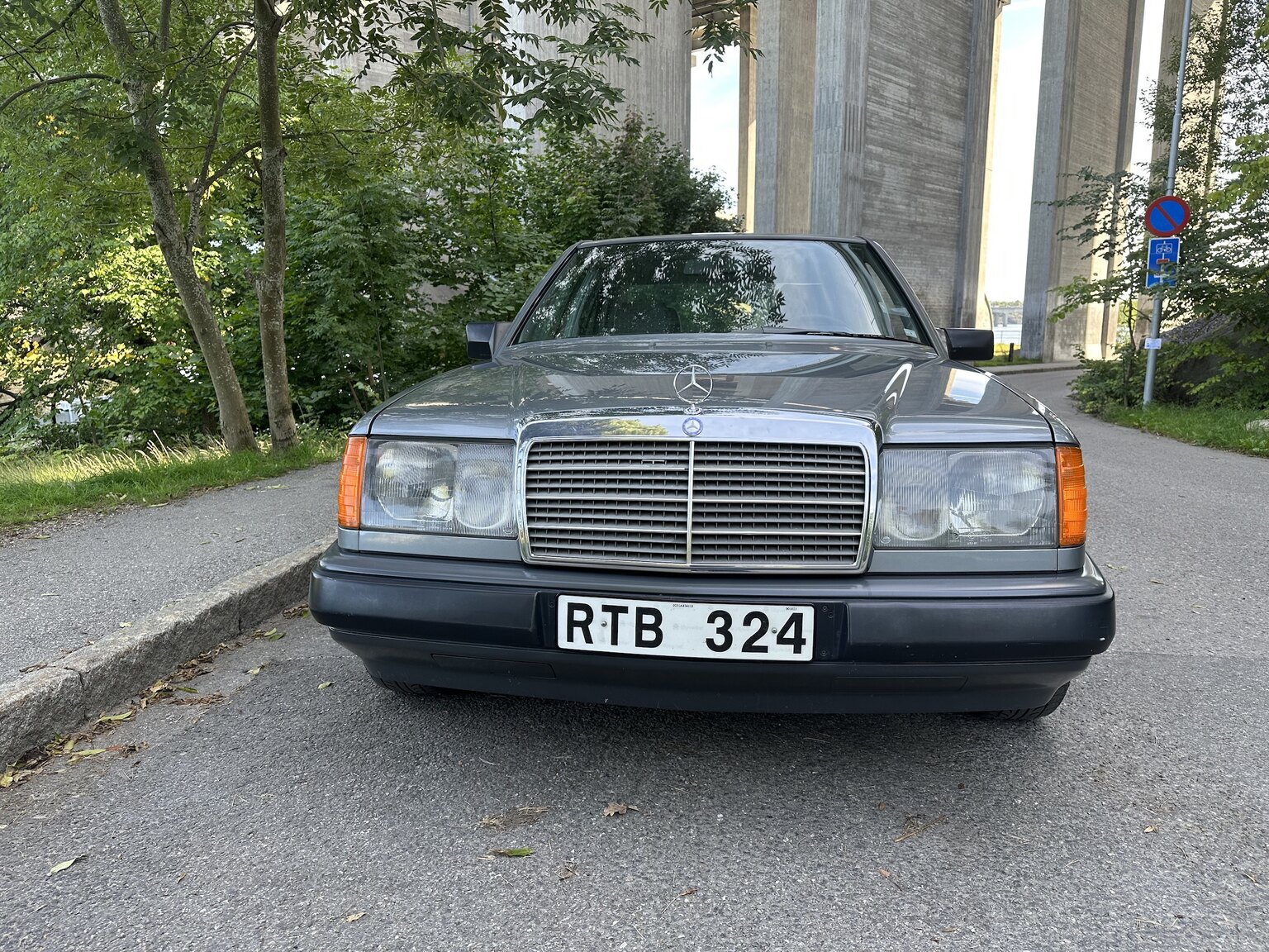 Exteriörbild på 1989 Mercedes-Benz 230E