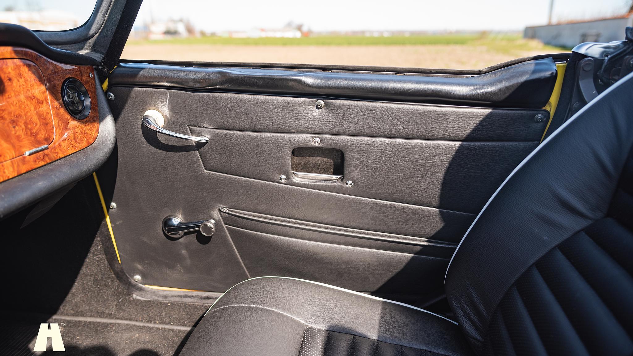 Interior image of 1974 Triumph TR6 (25)