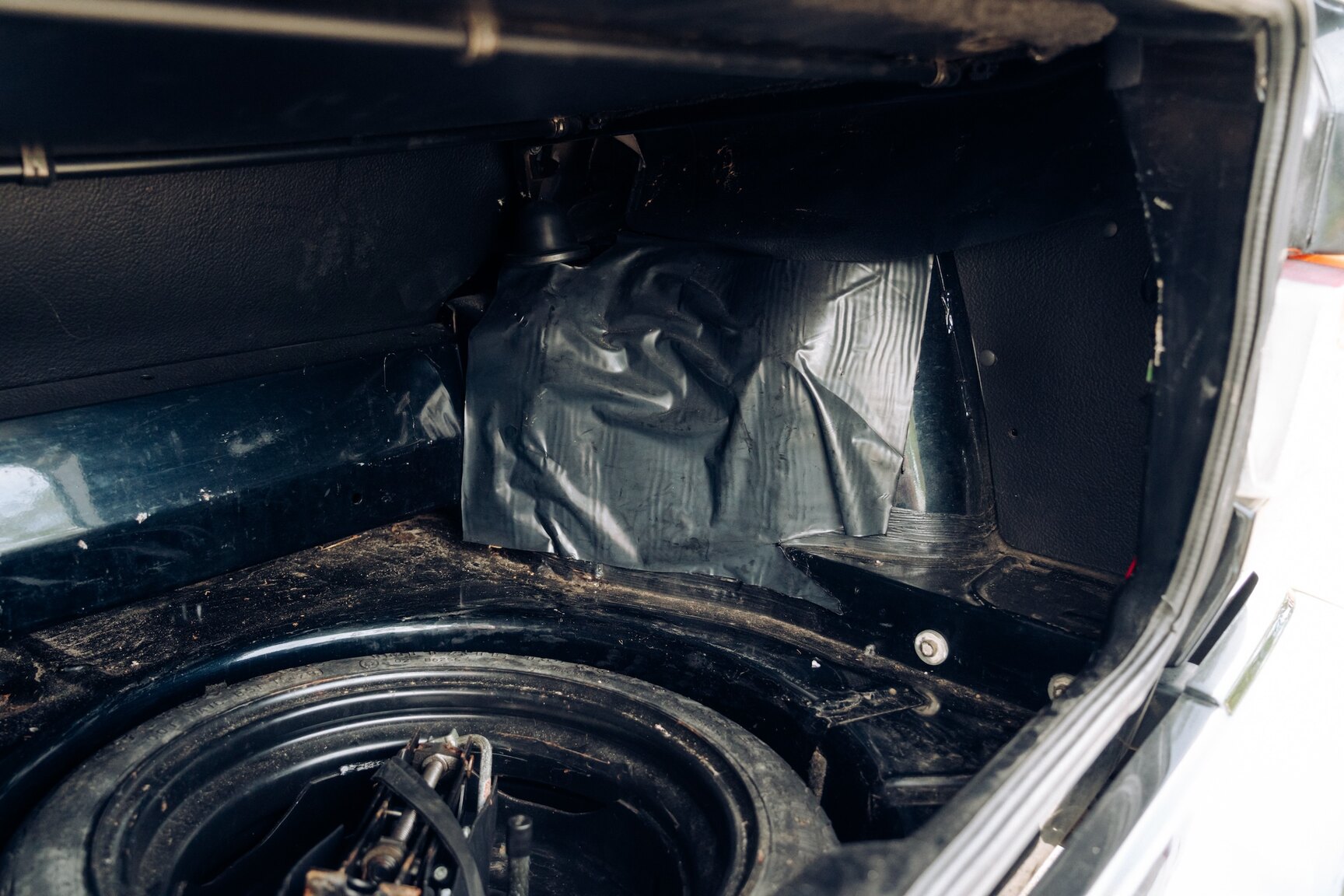 Interior image of 1991 VW Golf Cabriolet "Etienne Aigner Edition"