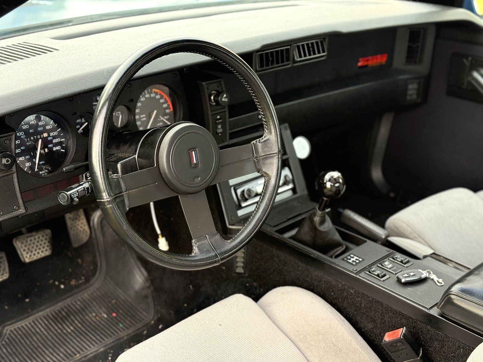 Interiörbild 1985 Chevrolet Camaro IROC-Z – NO RESERVE