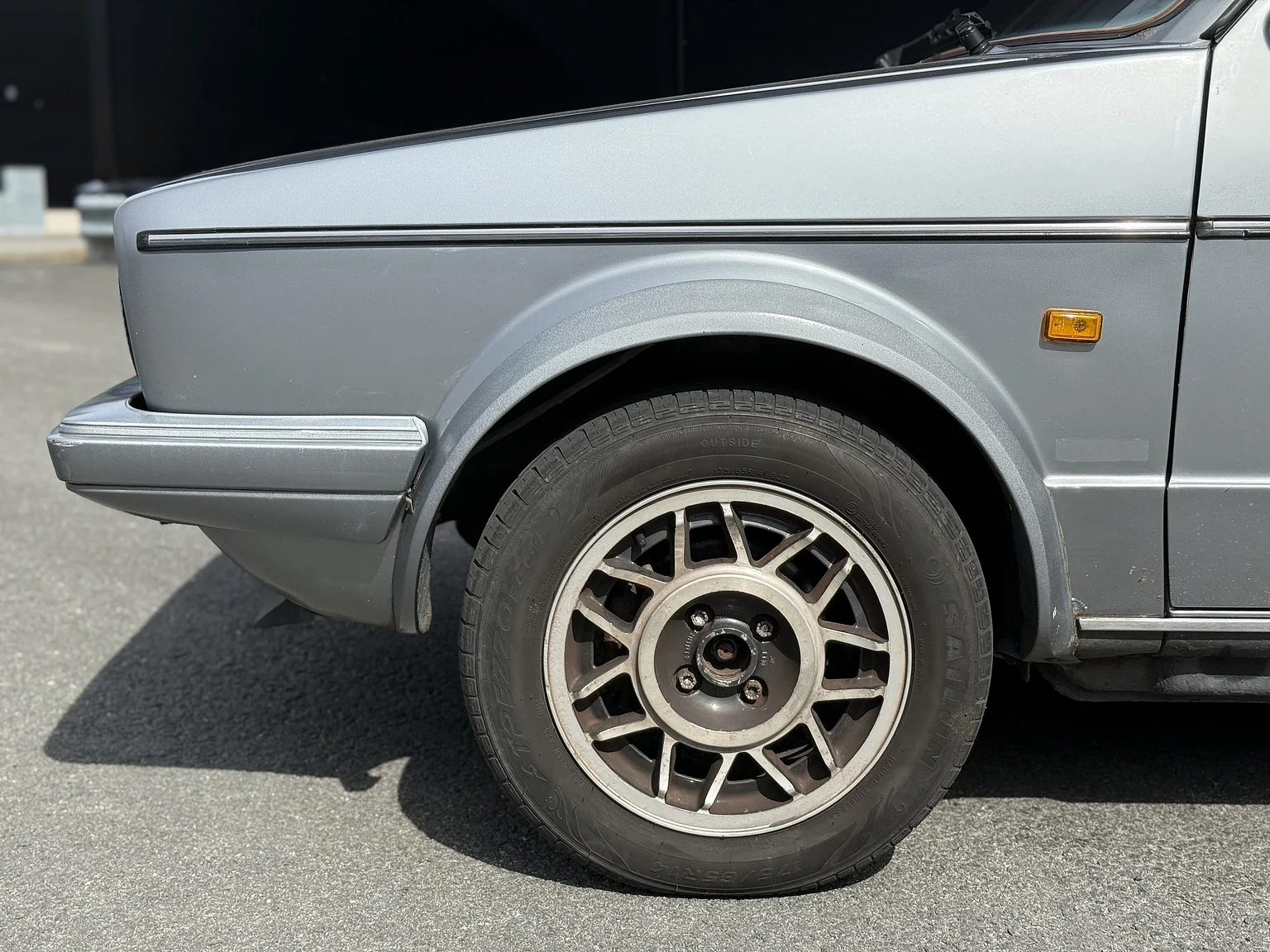 Exterior image of 1987 VW Golf Cabriolet (25)