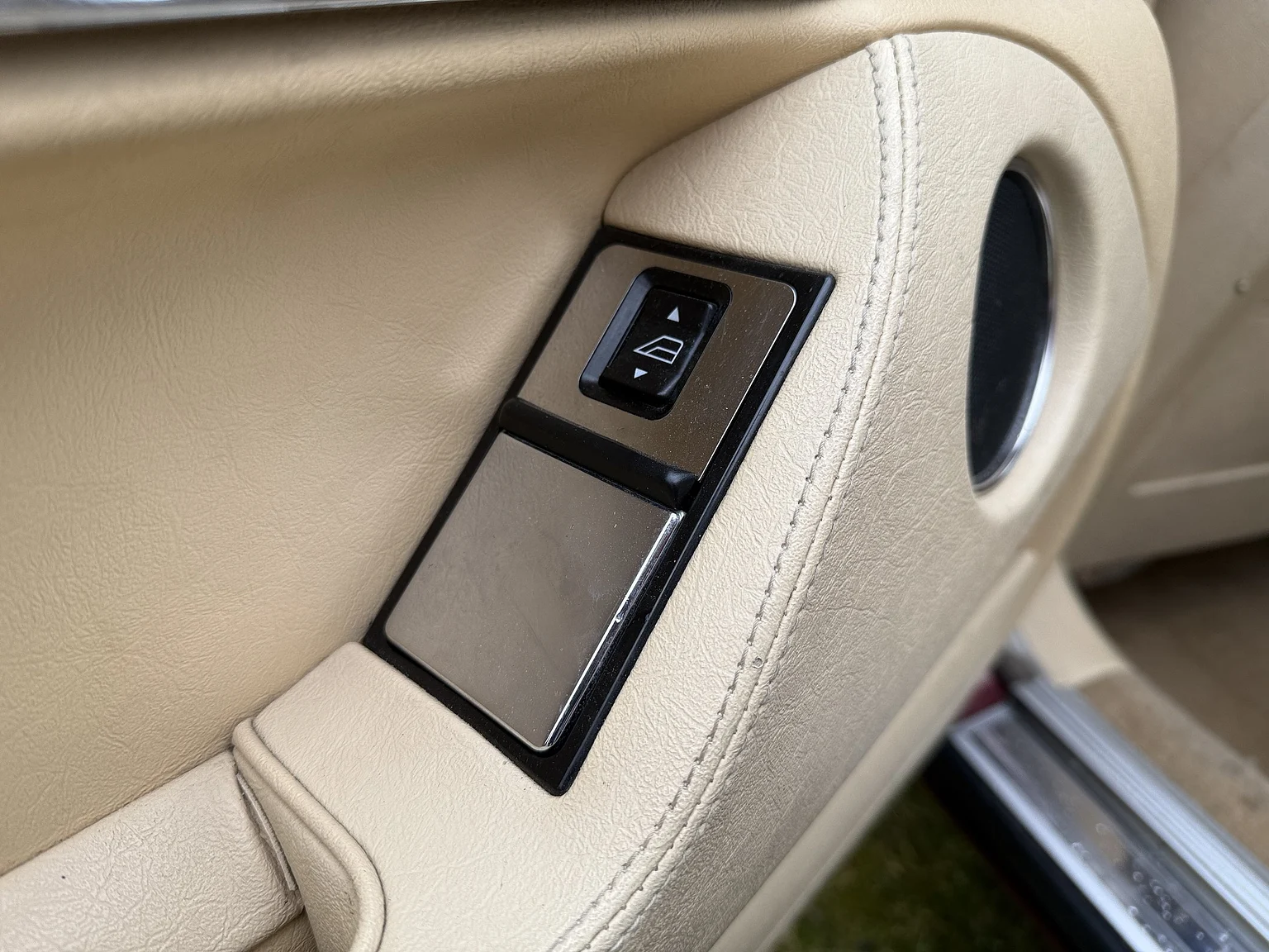 Innenraumfoto von 1991 Jaguar XJ40 Sovereign (54)