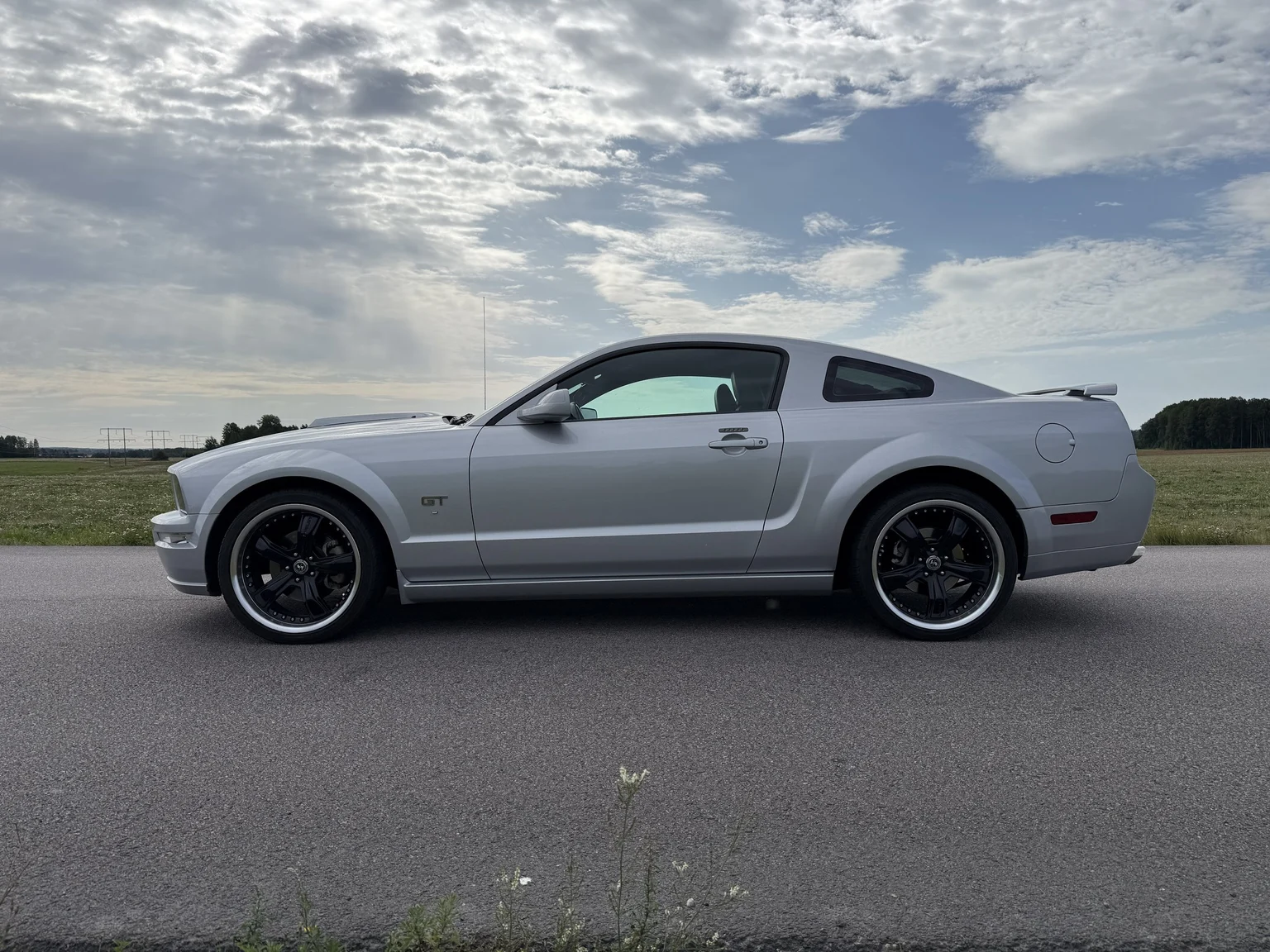 Exteriörbild på 2006 Ford Mustang GT (23)
