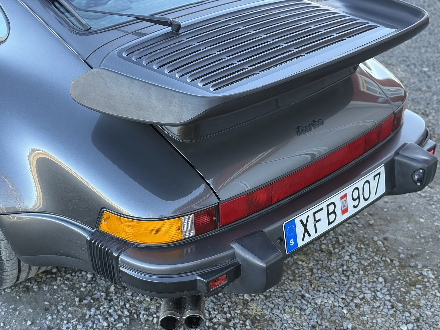 Aussenfoto 1989 Porsche 911 / 930 3.3 Turbo 5-speed (29)