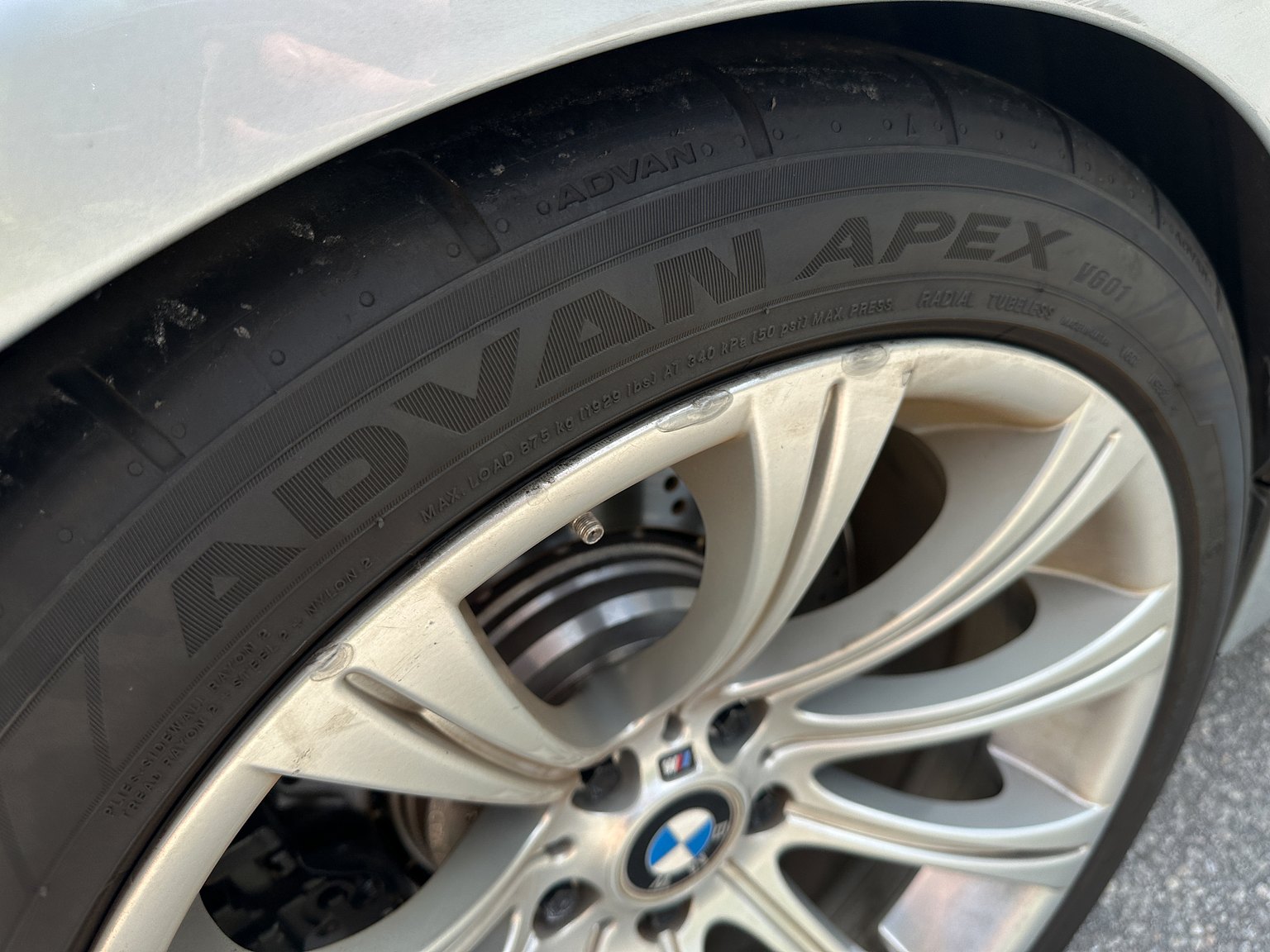 Exterior image of 2006 BMW E60 M5