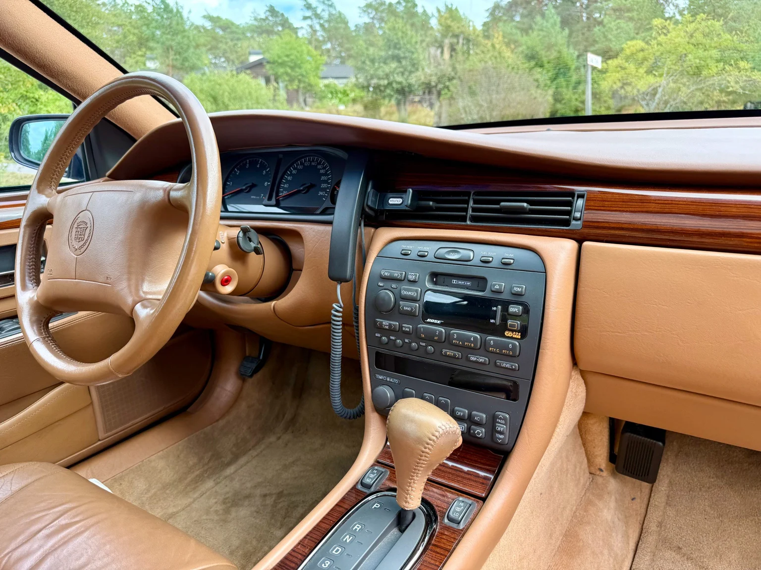 Innenraumfoto von 1997 Cadillac STS Seville 4.6 V8 (38)