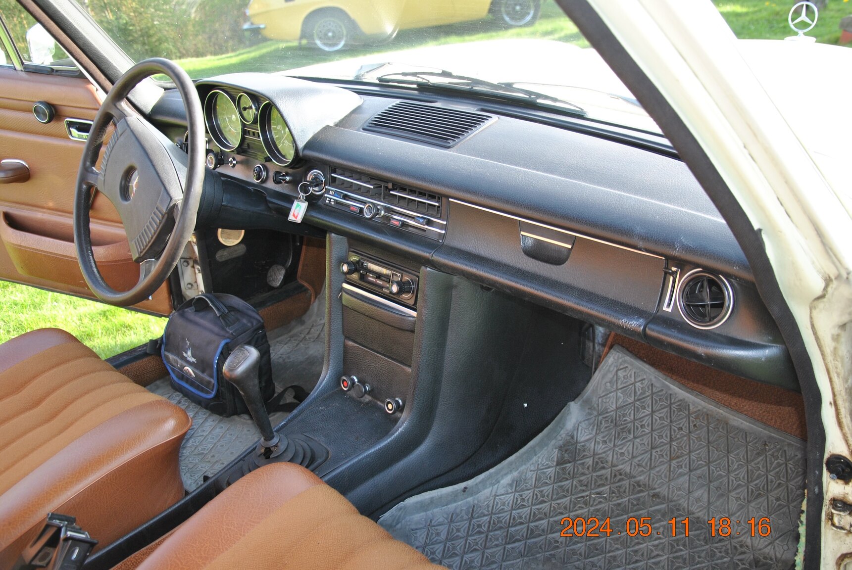 Interiörbild 1971 Mercedes-Benz 220D