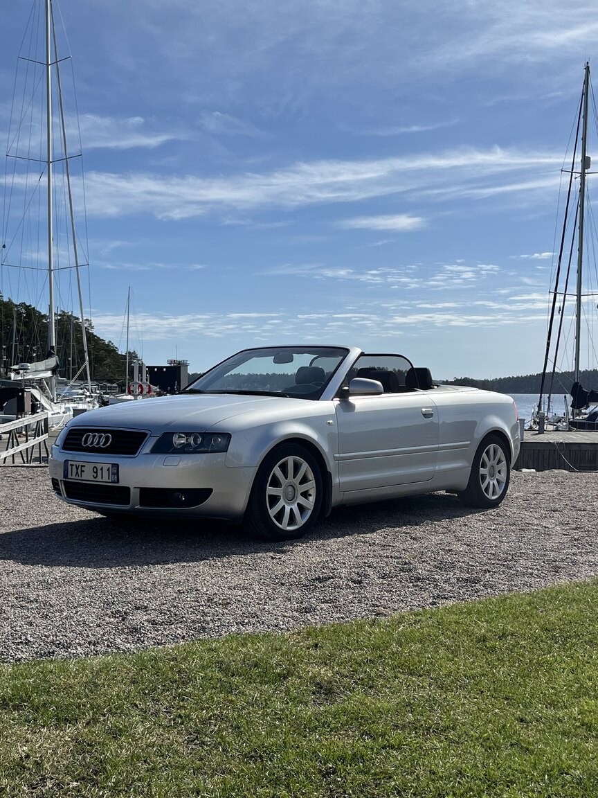 Exterior image of 2003 Audi A4 Cabriolet 3.0