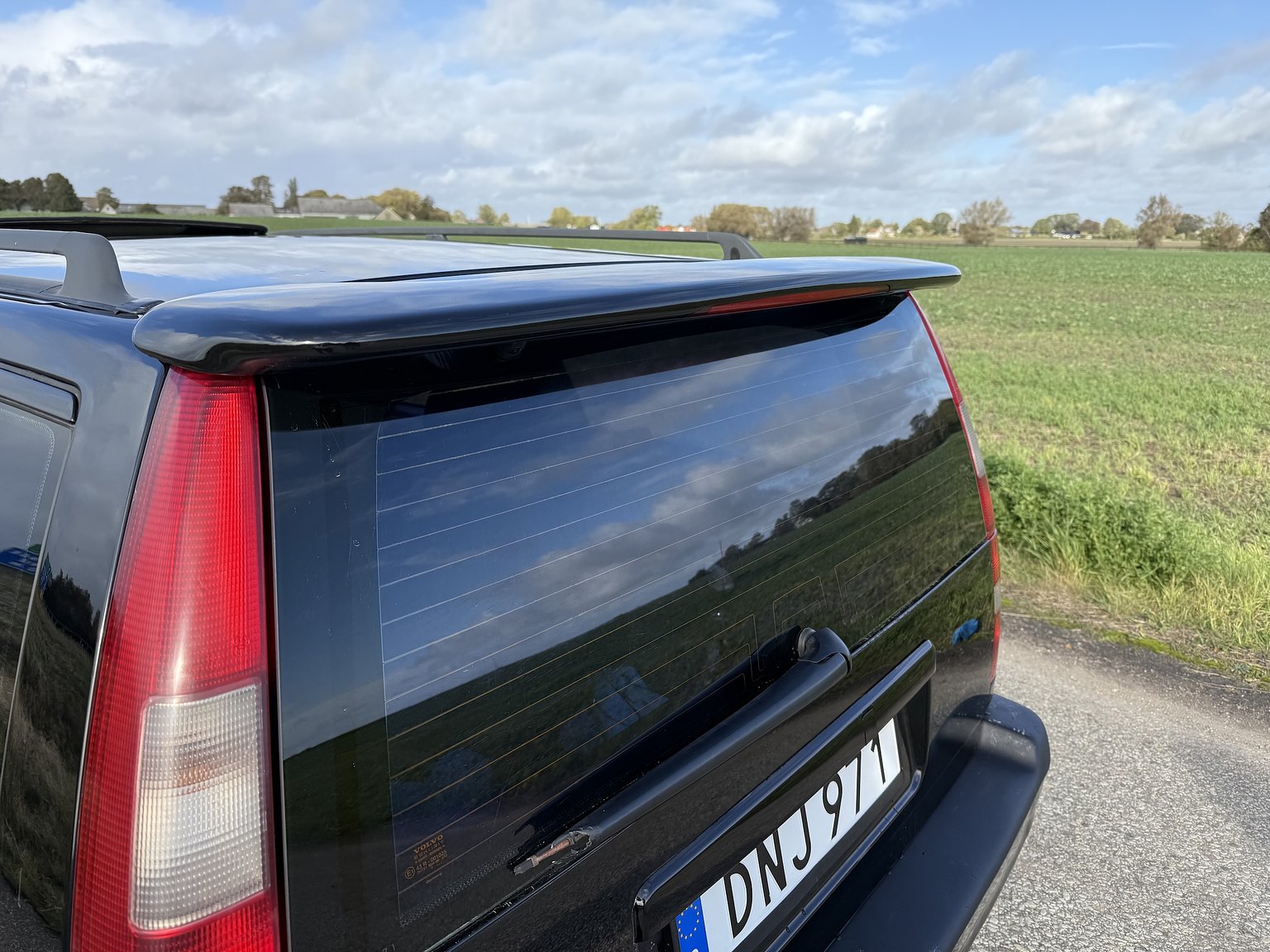 Exterior image of 1995 VOLVO 855 T5R T-5R