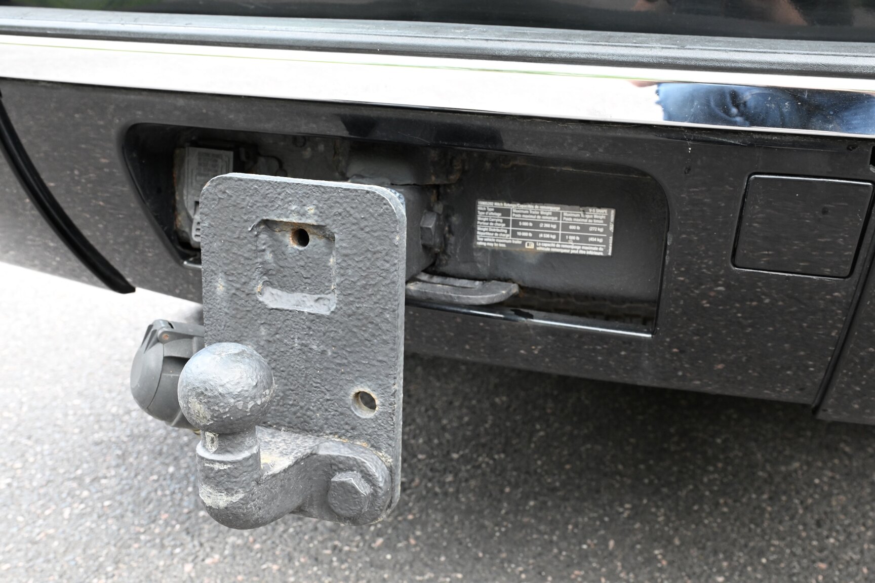 Exterior image of 2010 Cadillac Escalade ESV 6.2 Flexfuel