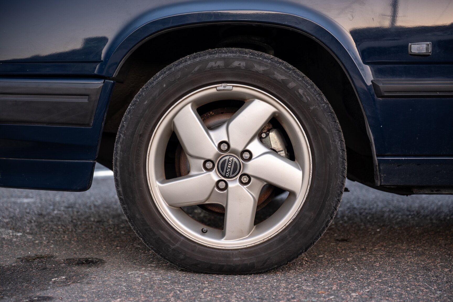 Exterior image of 1998 Volvo 940 Turbo