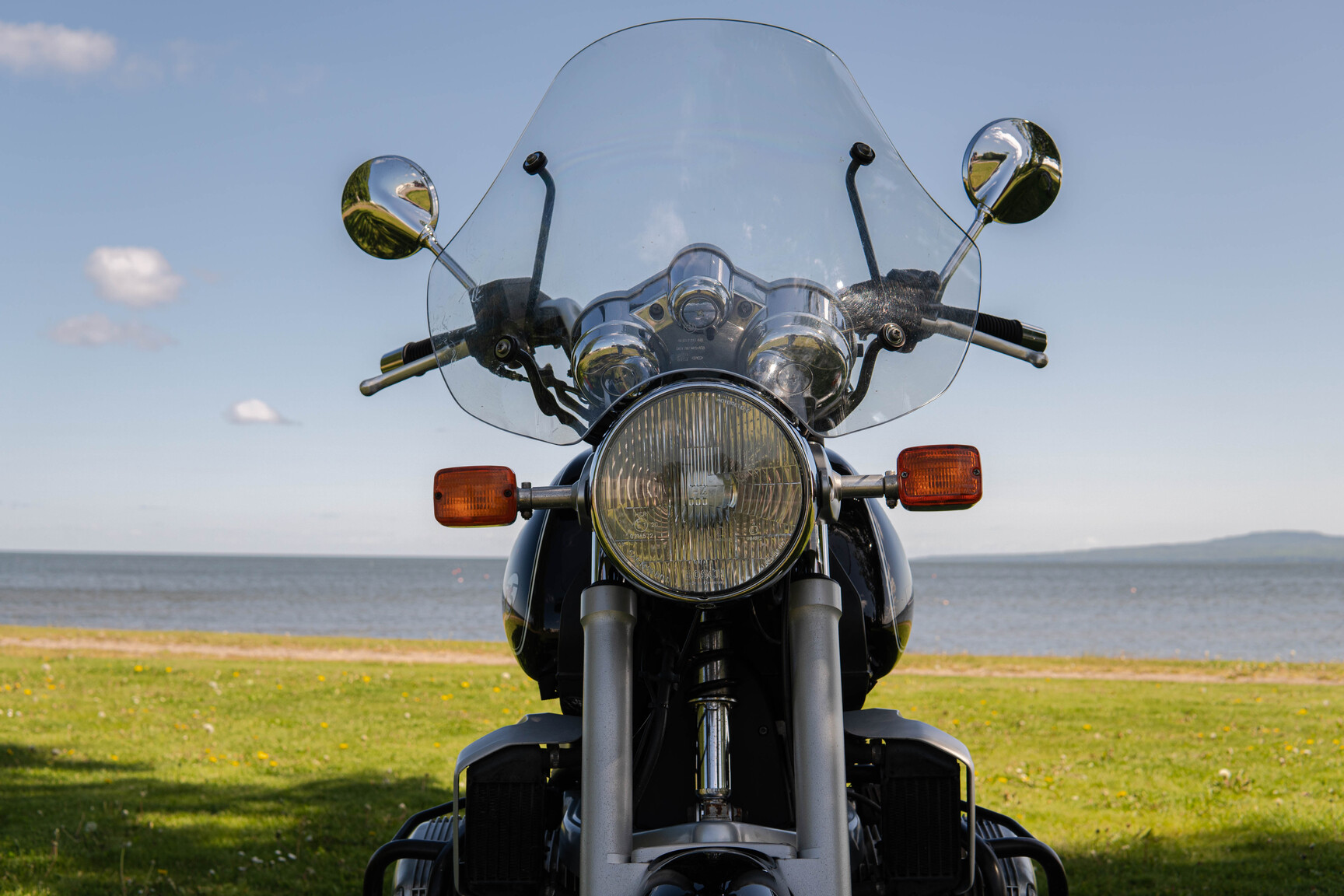 Exterior image of 1998 BMW R1100R