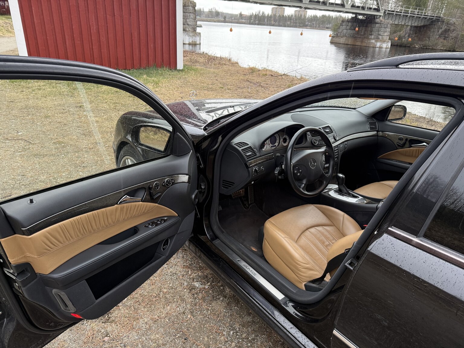 Interior image of 2005 Mercedes-Benz E 55 T AMG