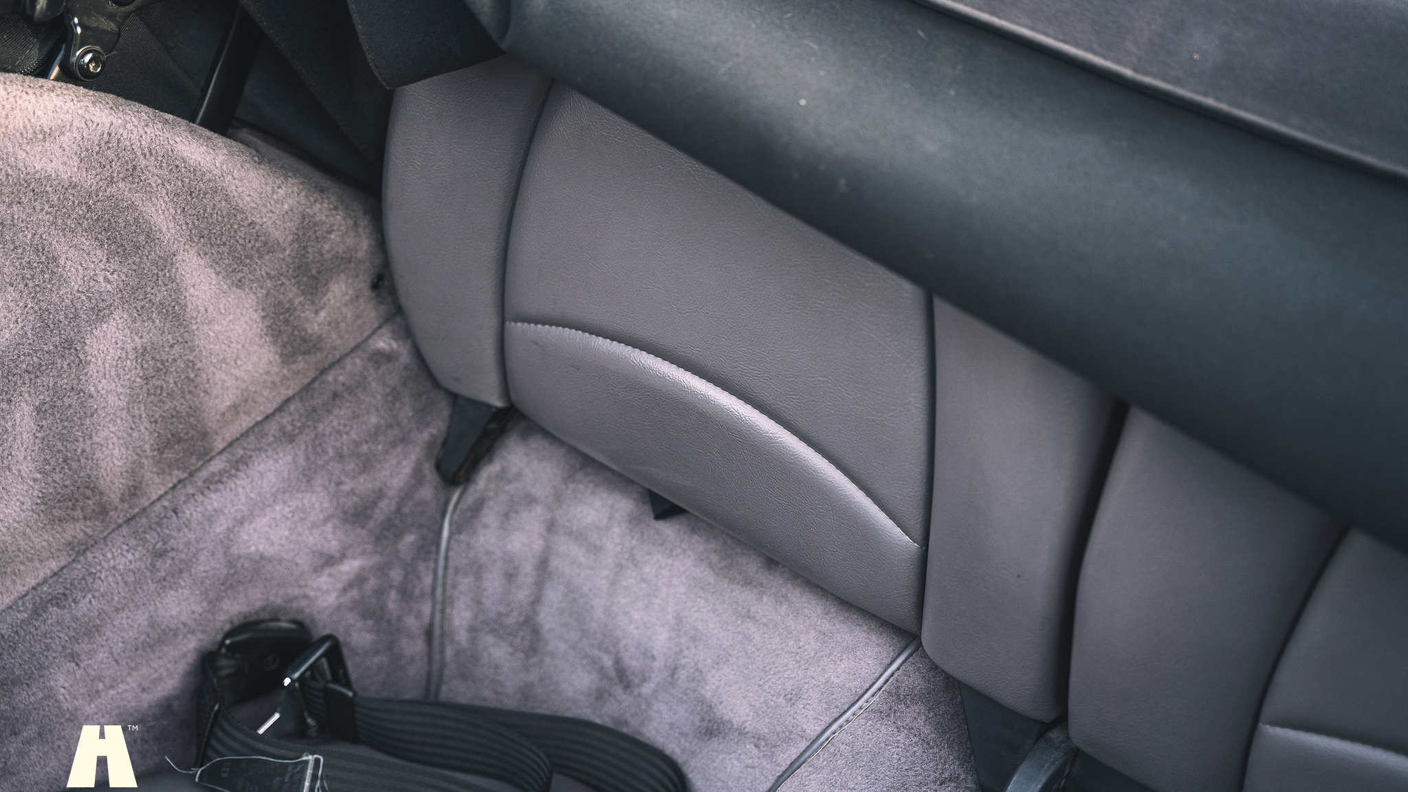 Interior image of 1994 Porsche 993 Cabriolet (52)