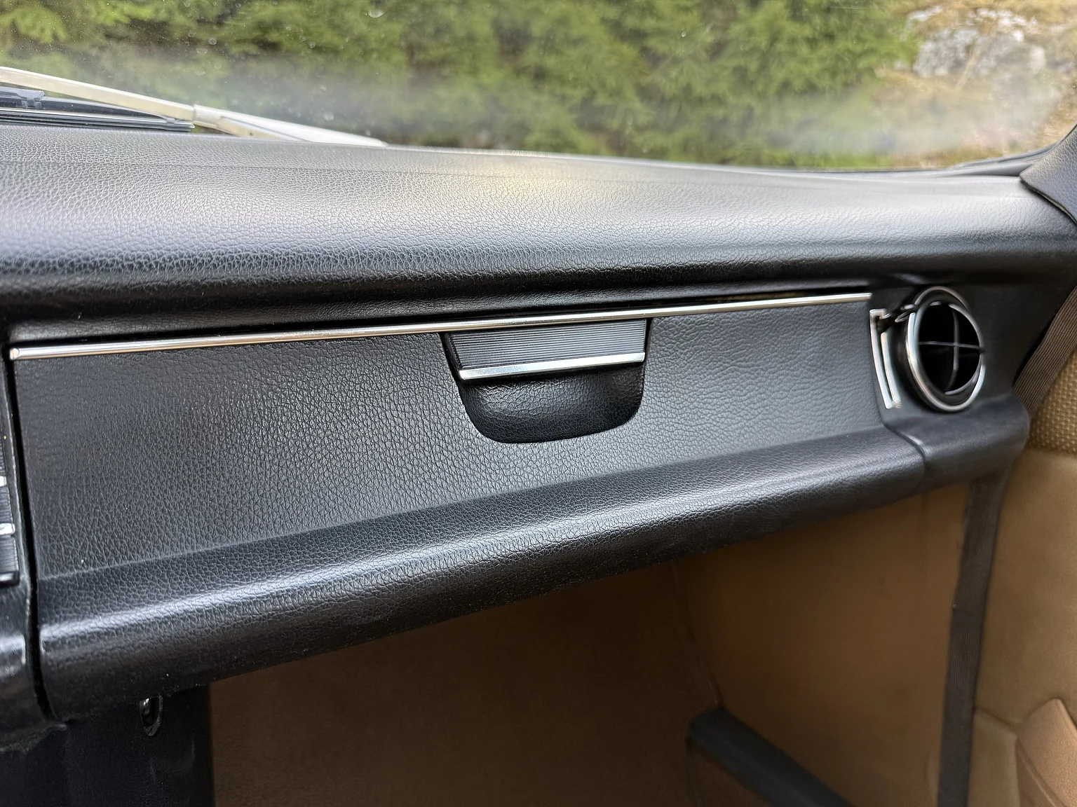 Innenraumfoto von 1974 Mercedes-Benz 230 Automatic (18)