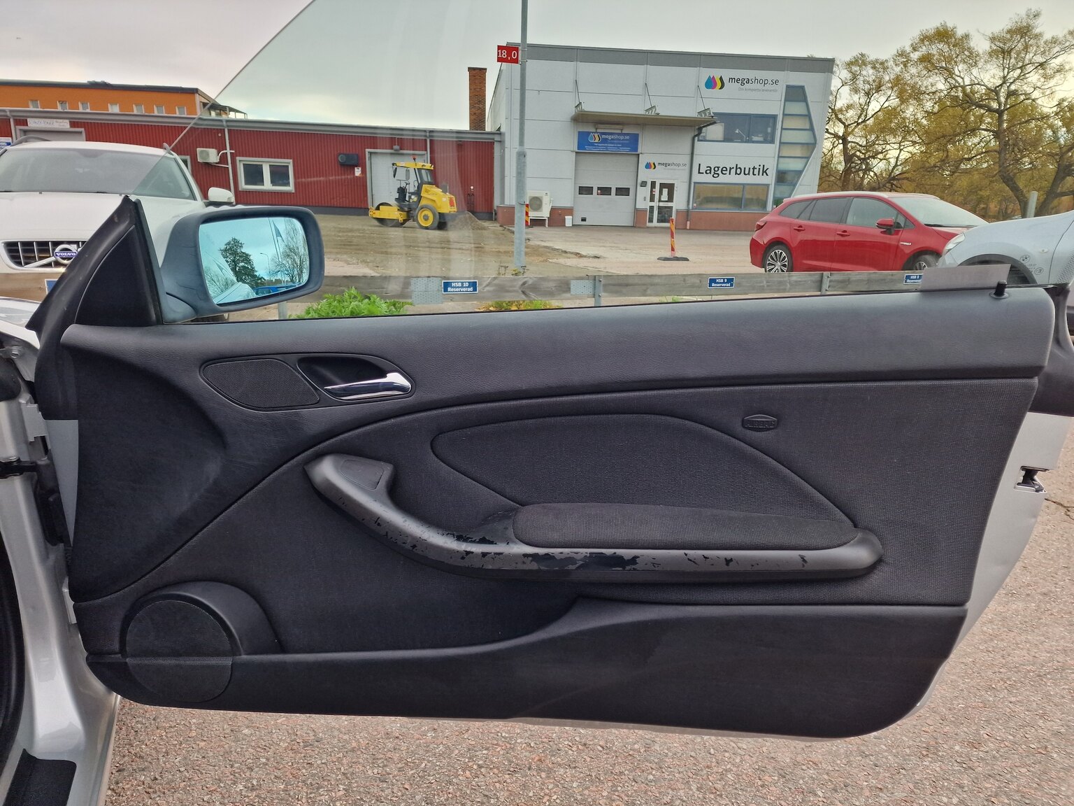 Interior image of 2002 BMW 320Ci