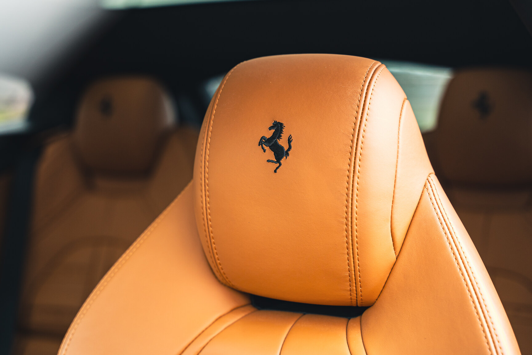 Interiörbild 2018 Ferrari GTC4 Lusso T (9)