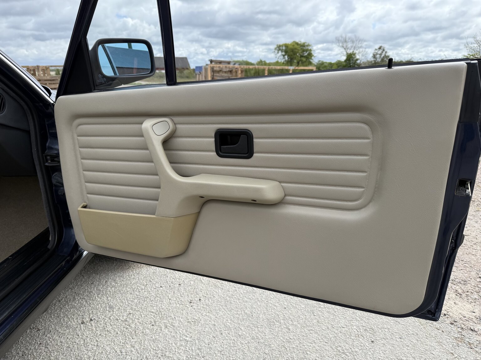 Interior image of 1987 BMW 325i Convertible