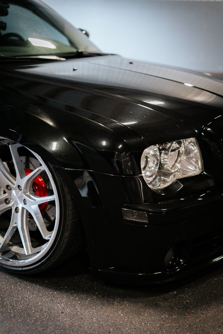 Exterior image of 2006 Chrysler 300C SRT-8 (53)