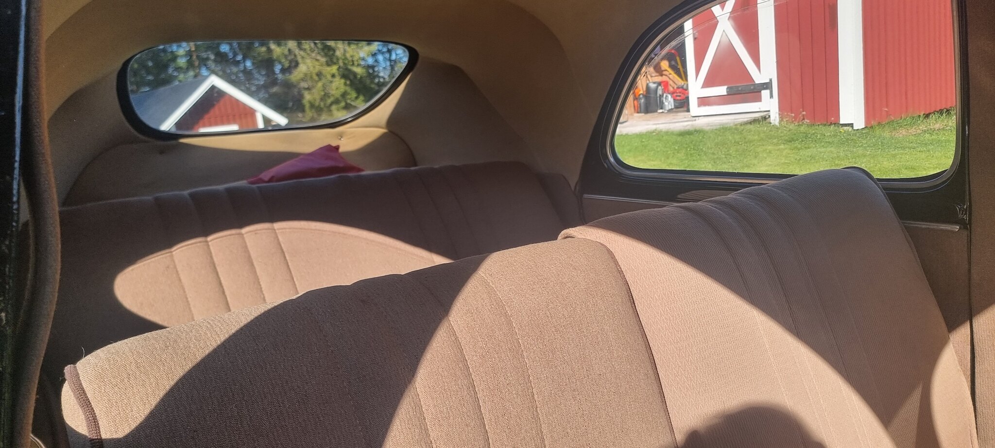 Interior image of 1951 Peugeot 203 De Luxe