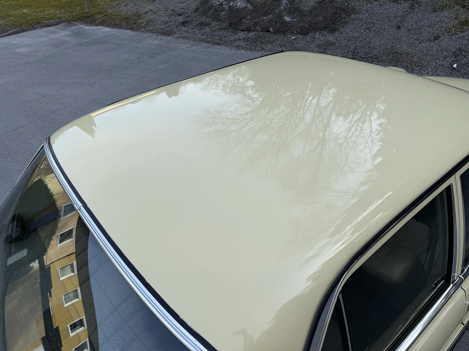 Exteriörbild på 1974 Mercedes-Benz 230 Automatic (42)